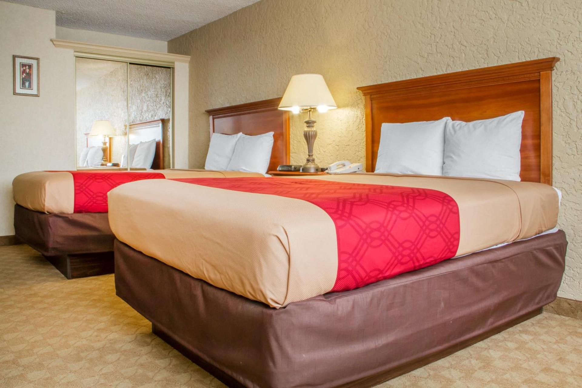 Econo Lodge Broken Arrow-Tulsa photo 13