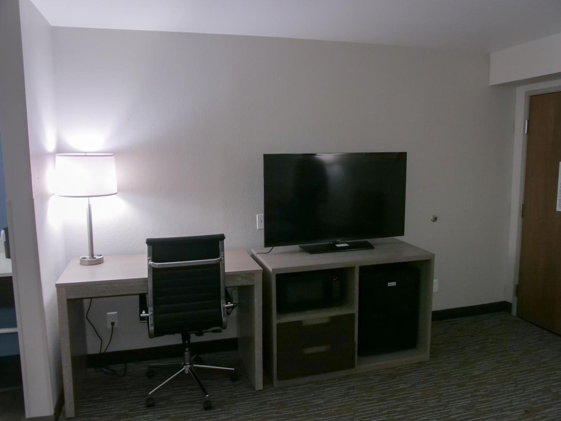 Wingate by Wyndham Louisville Airport Expo Center photo 6