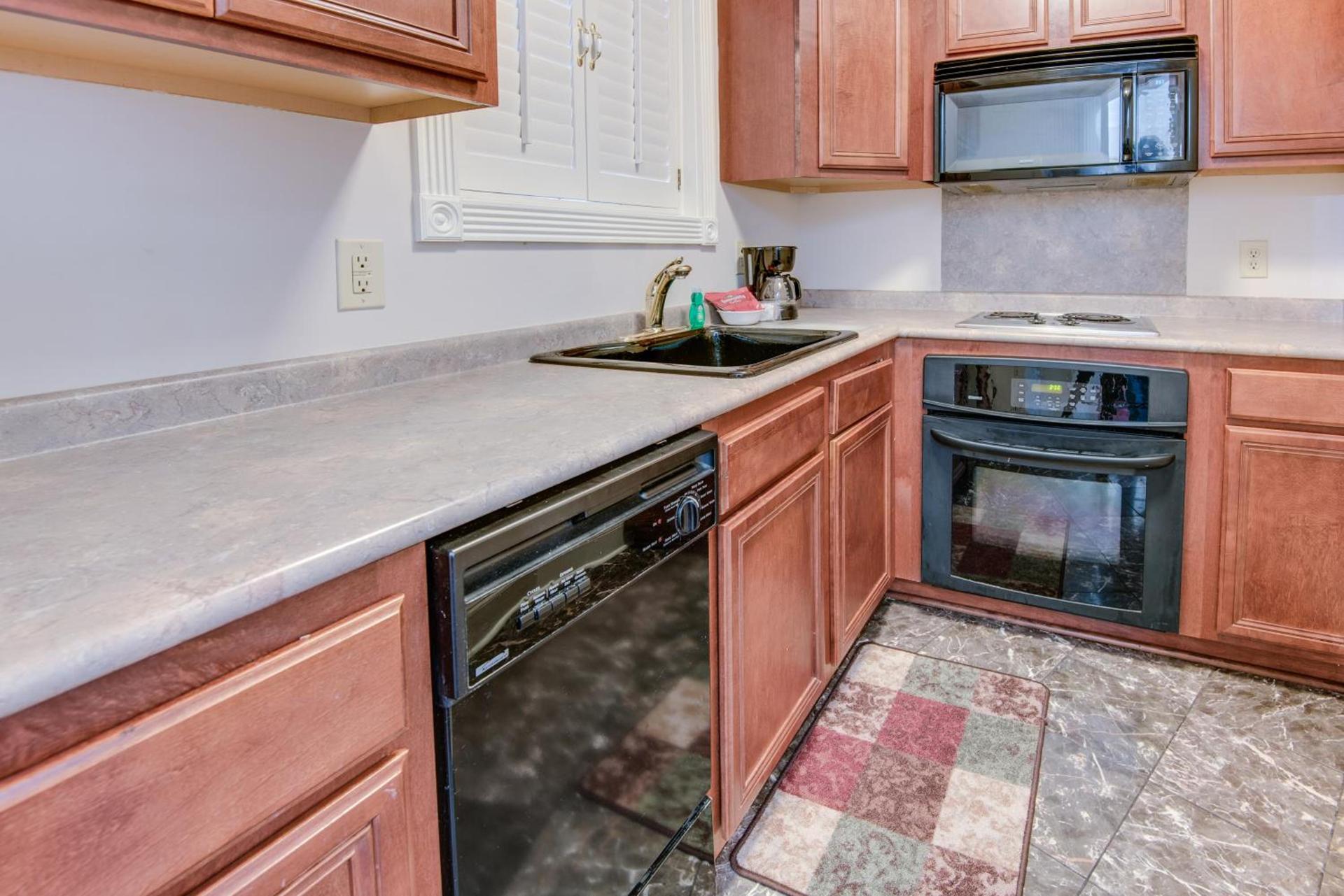 LA Plaza Apartments photo 6