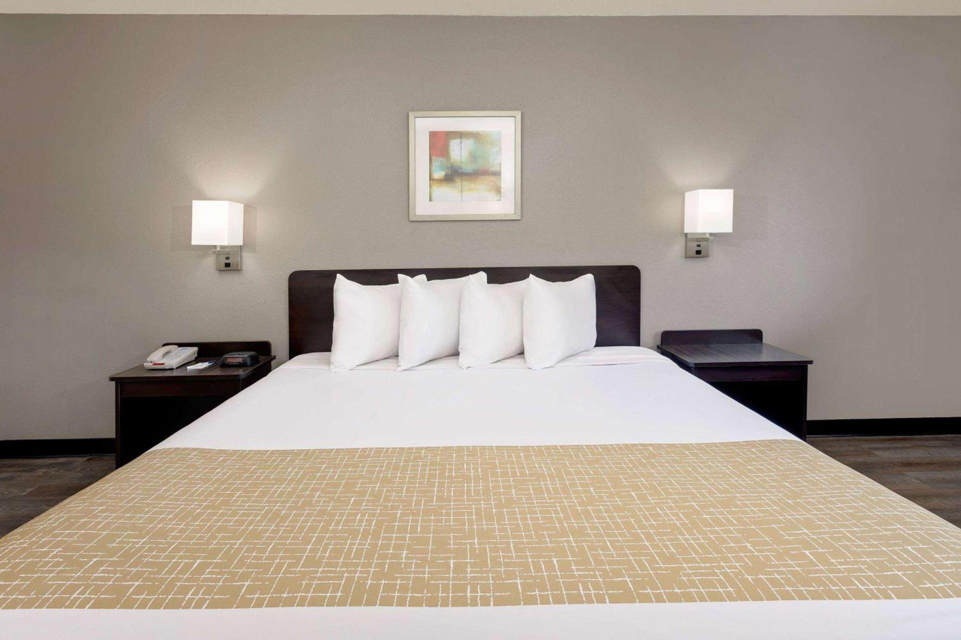 Travelodge by Wyndham College Park photo 10