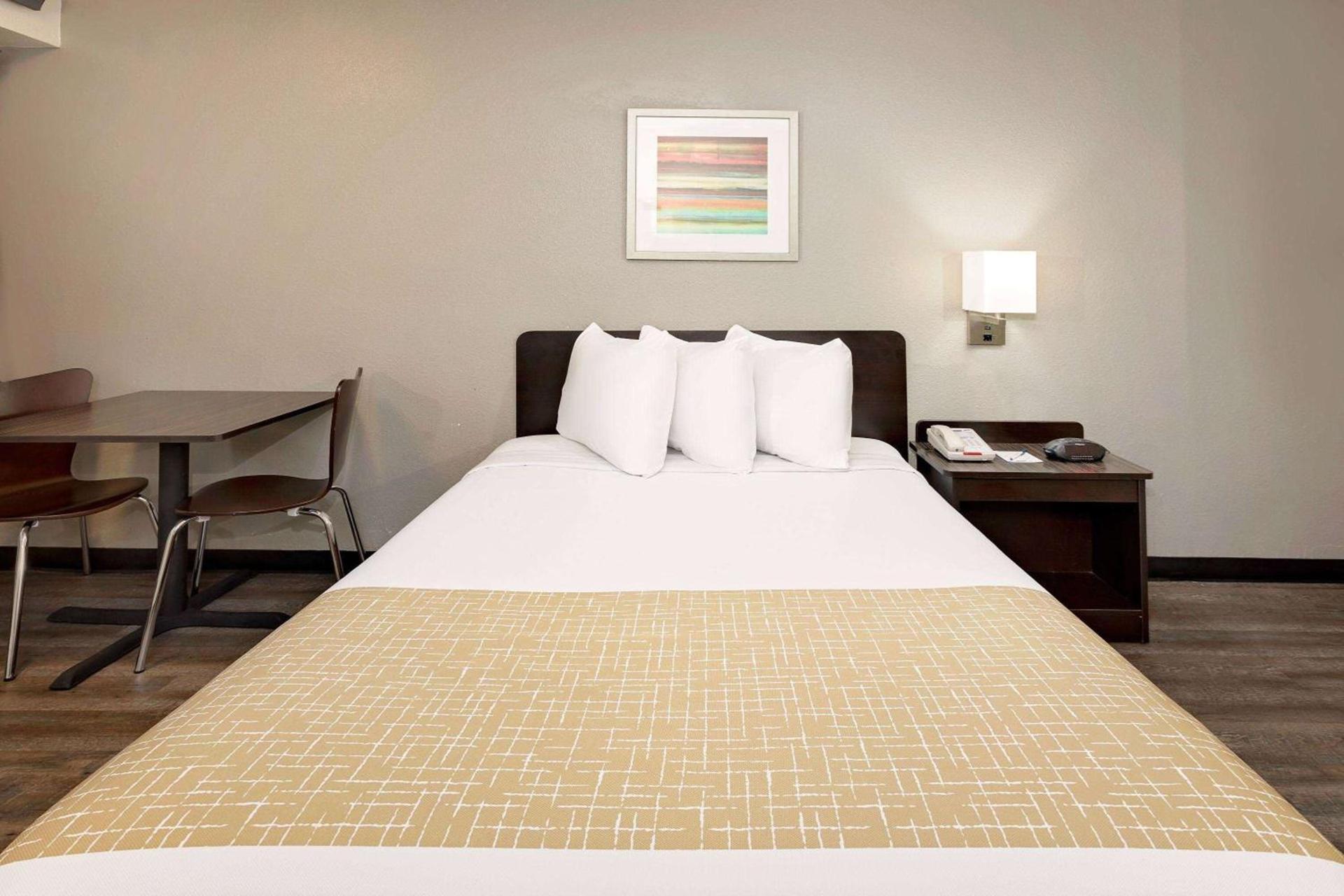 Travelodge by Wyndham College Park photo 8