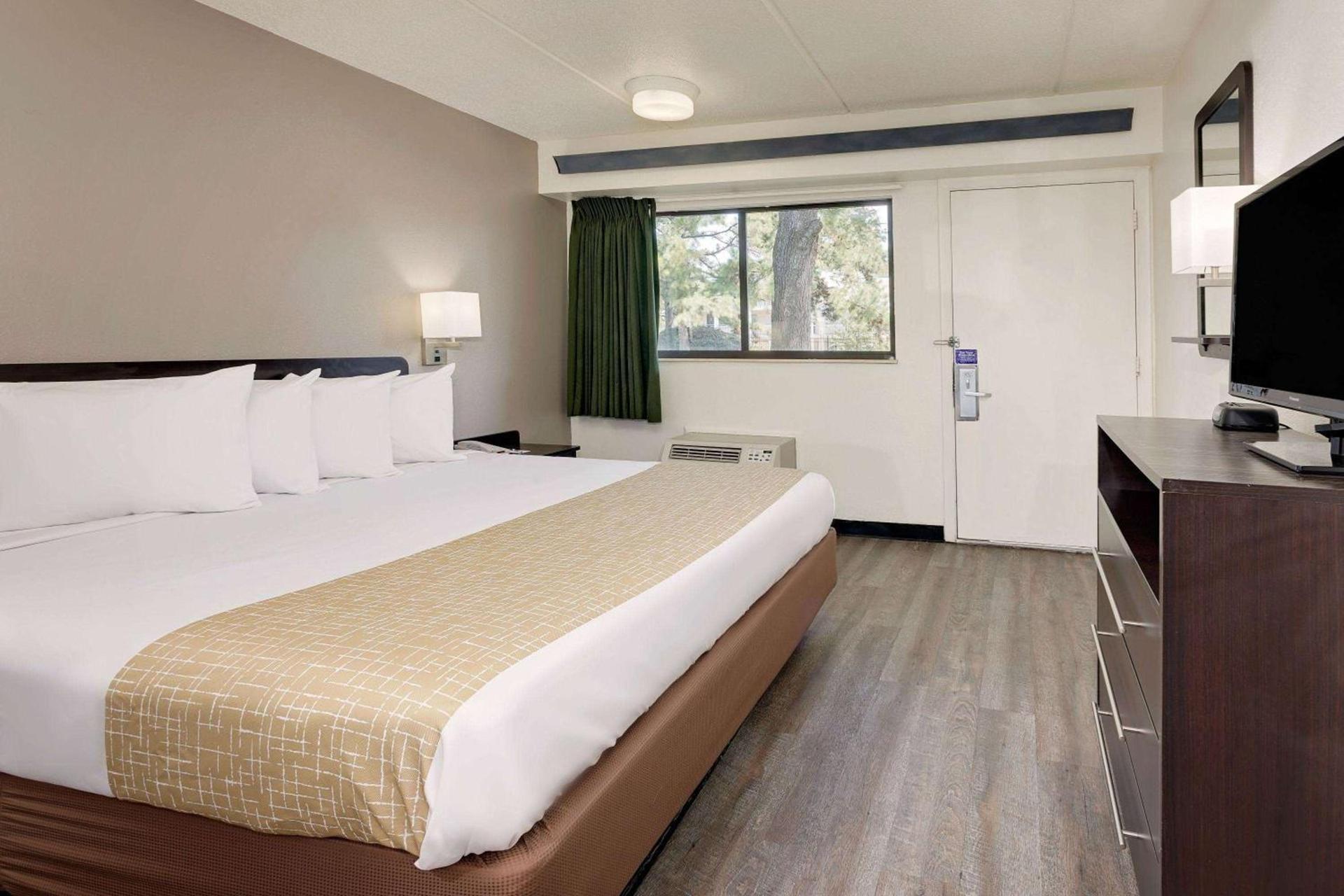 Travelodge by Wyndham College Park photo 3