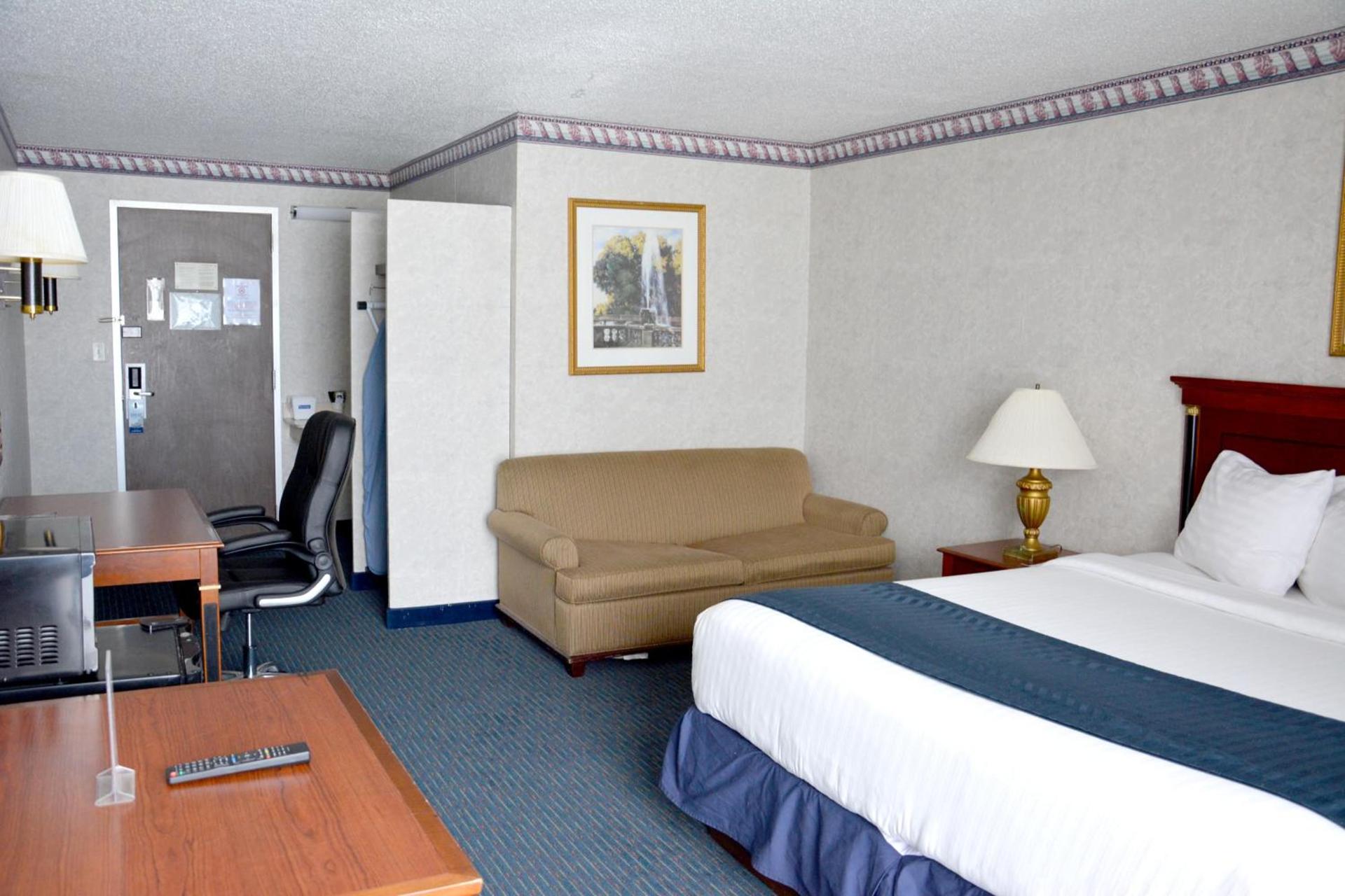 Travelodge by Wyndham Milwaukee photo 17