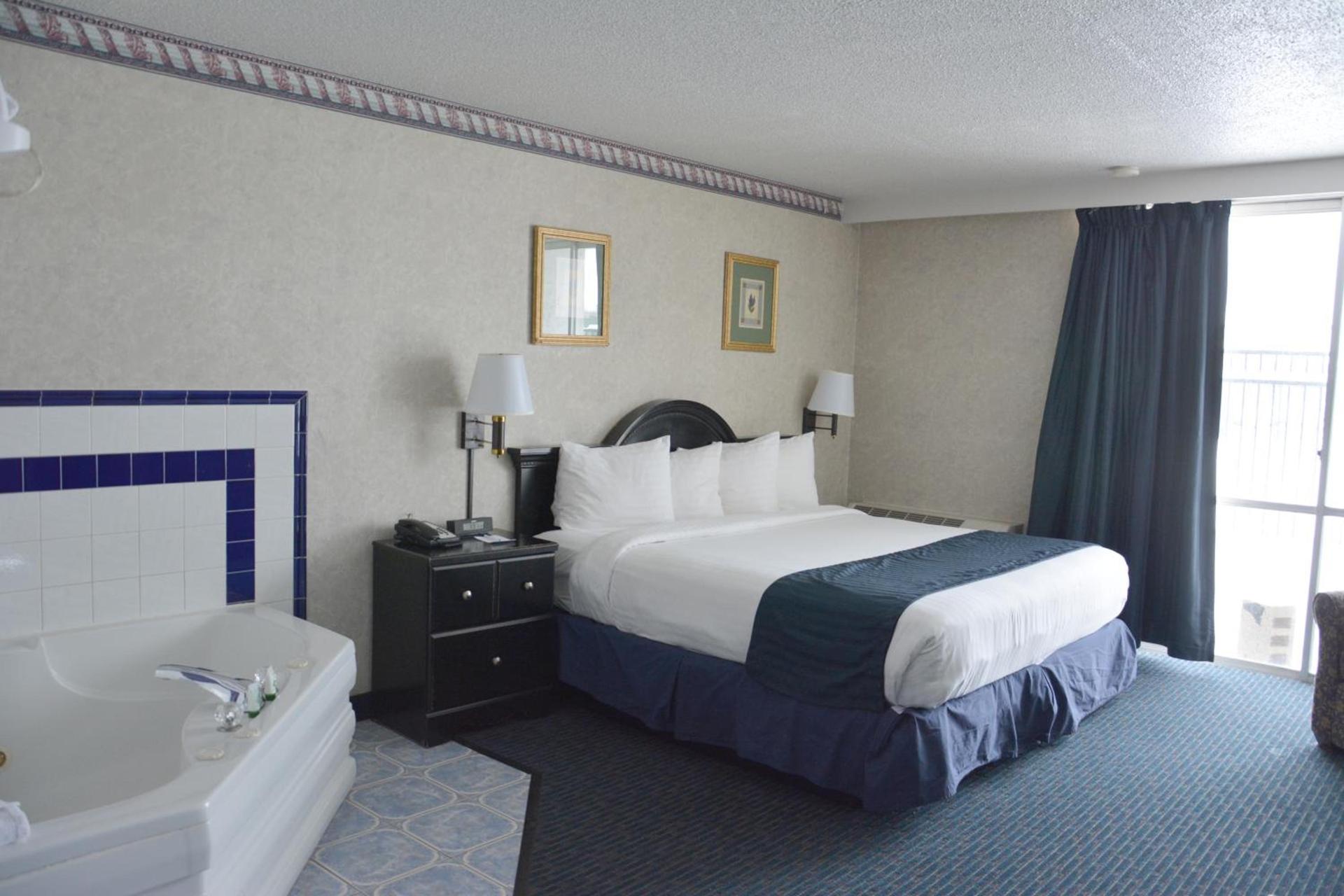 Travelodge by Wyndham Milwaukee photo 42