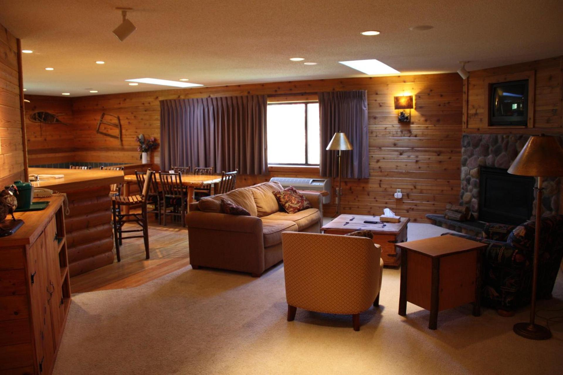 The Lodge at Crooked Lake photo 4
