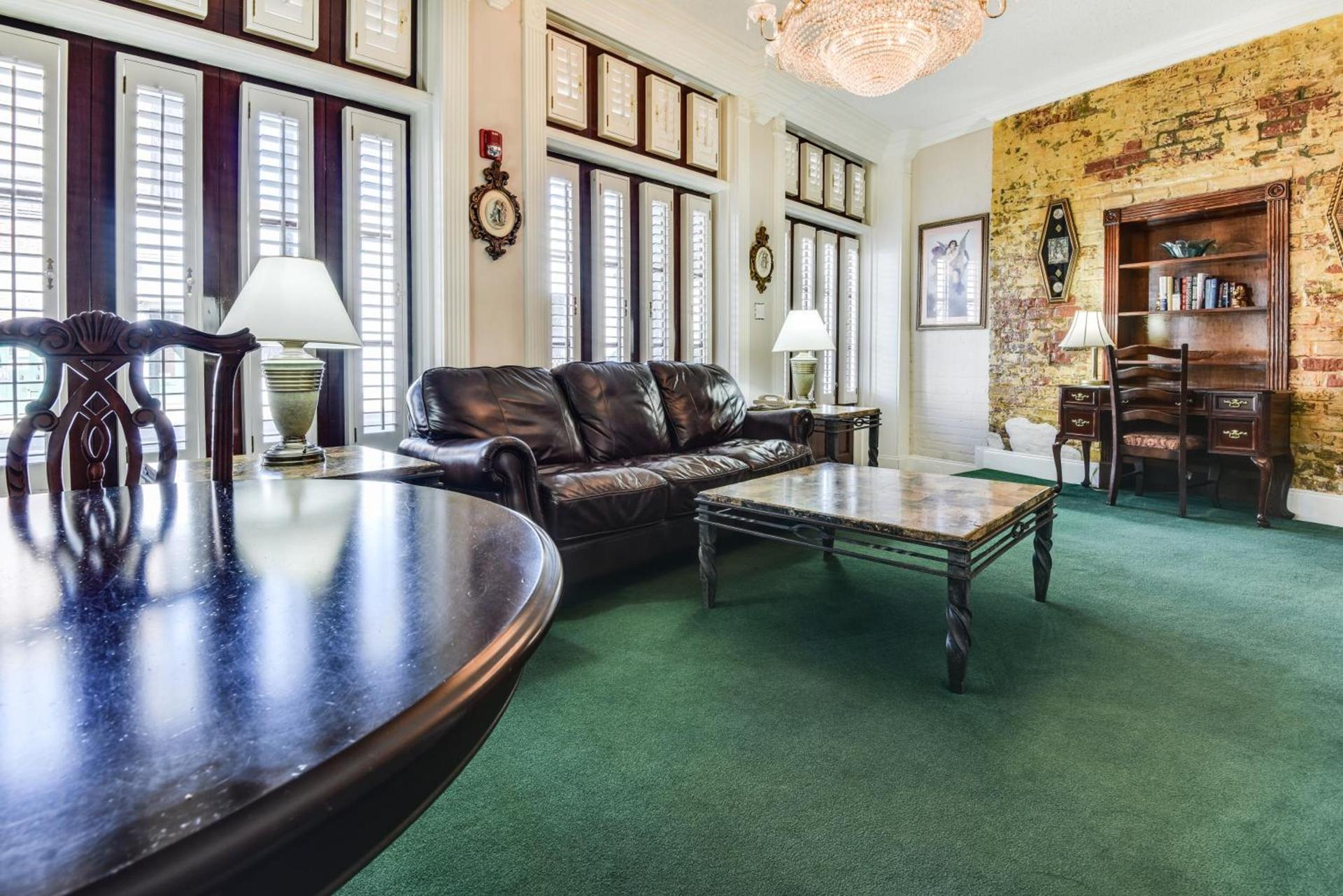 Plaza Suites Downtown New Orleans photo 17