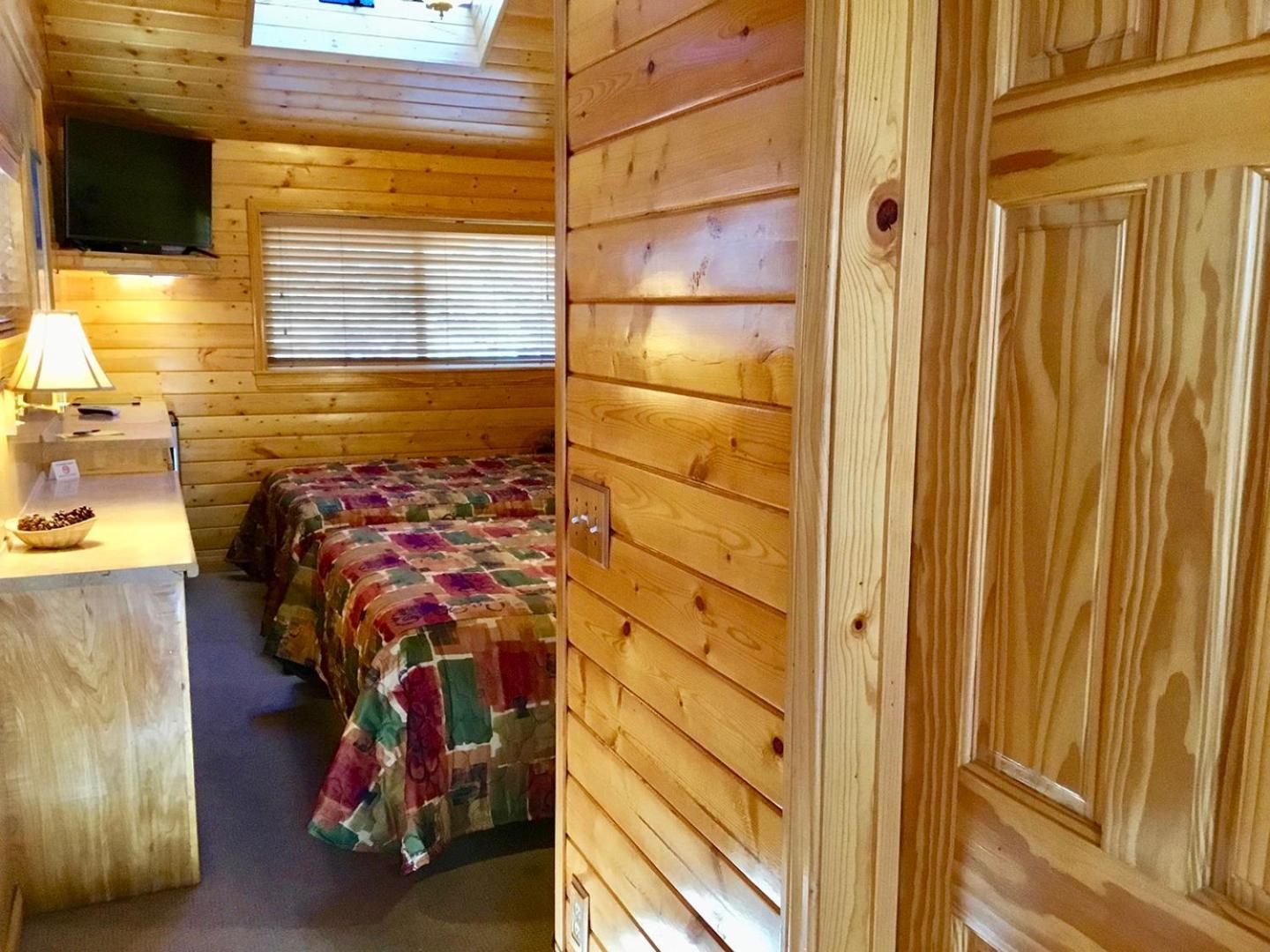 Giant Oaks Lodge photo 43