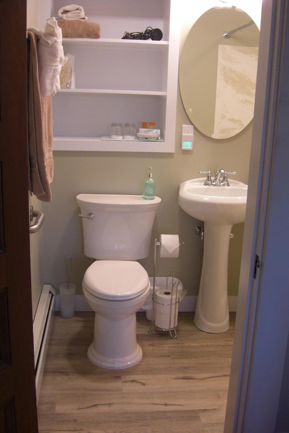 Seafarer Inn photo 42
