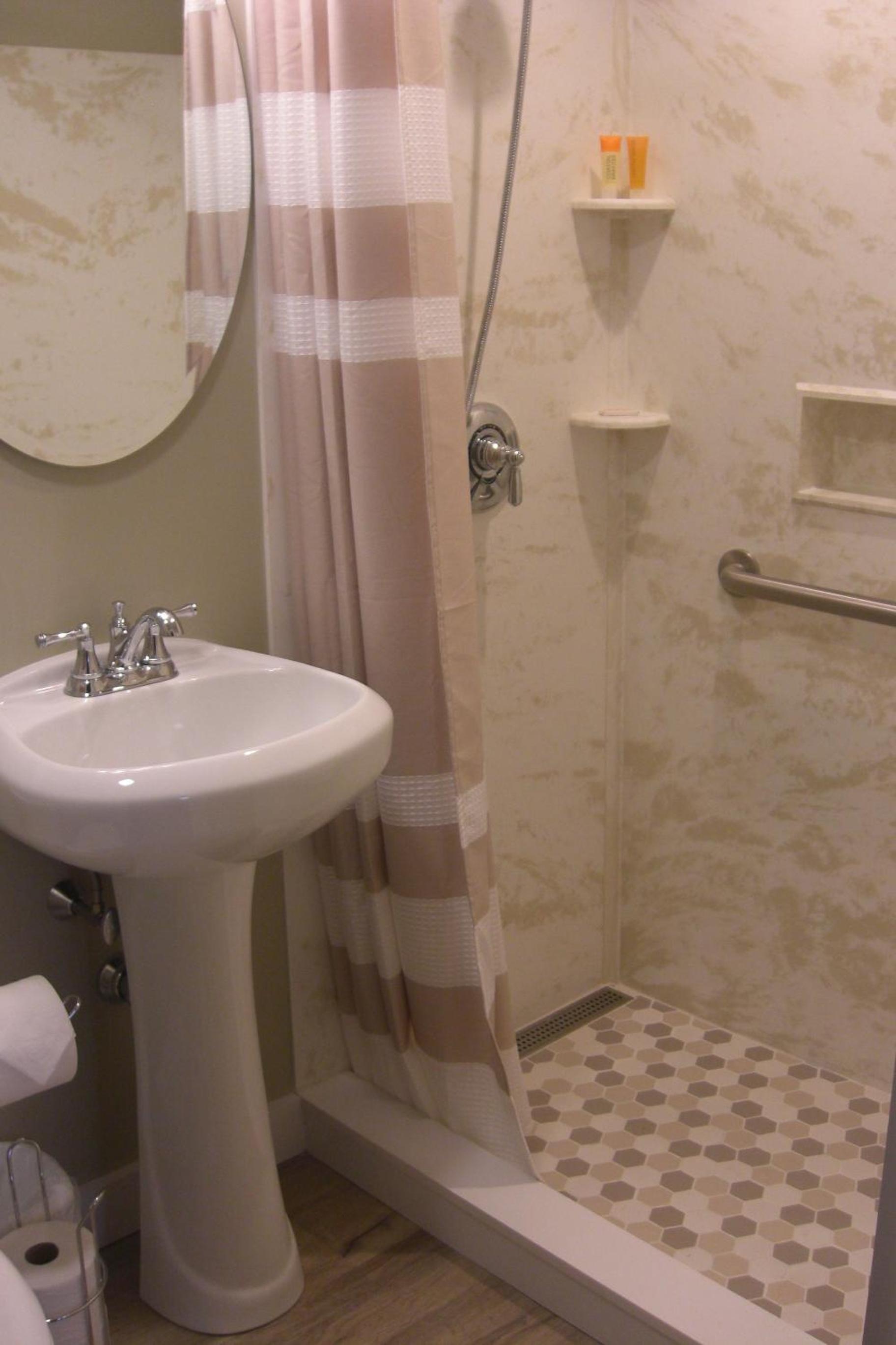 Seafarer Inn photo 41