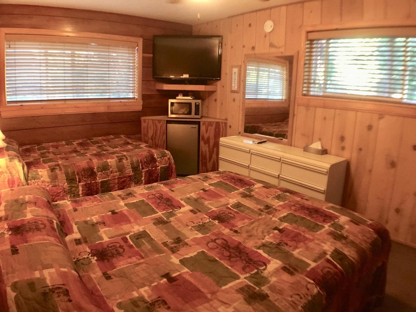 Giant Oaks Lodge photo 38