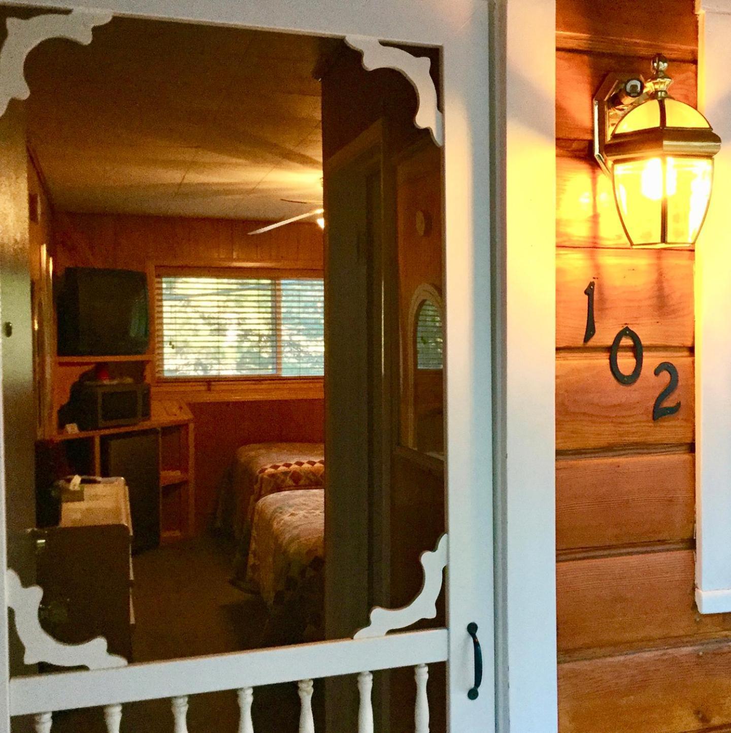 Giant Oaks Lodge photo 41