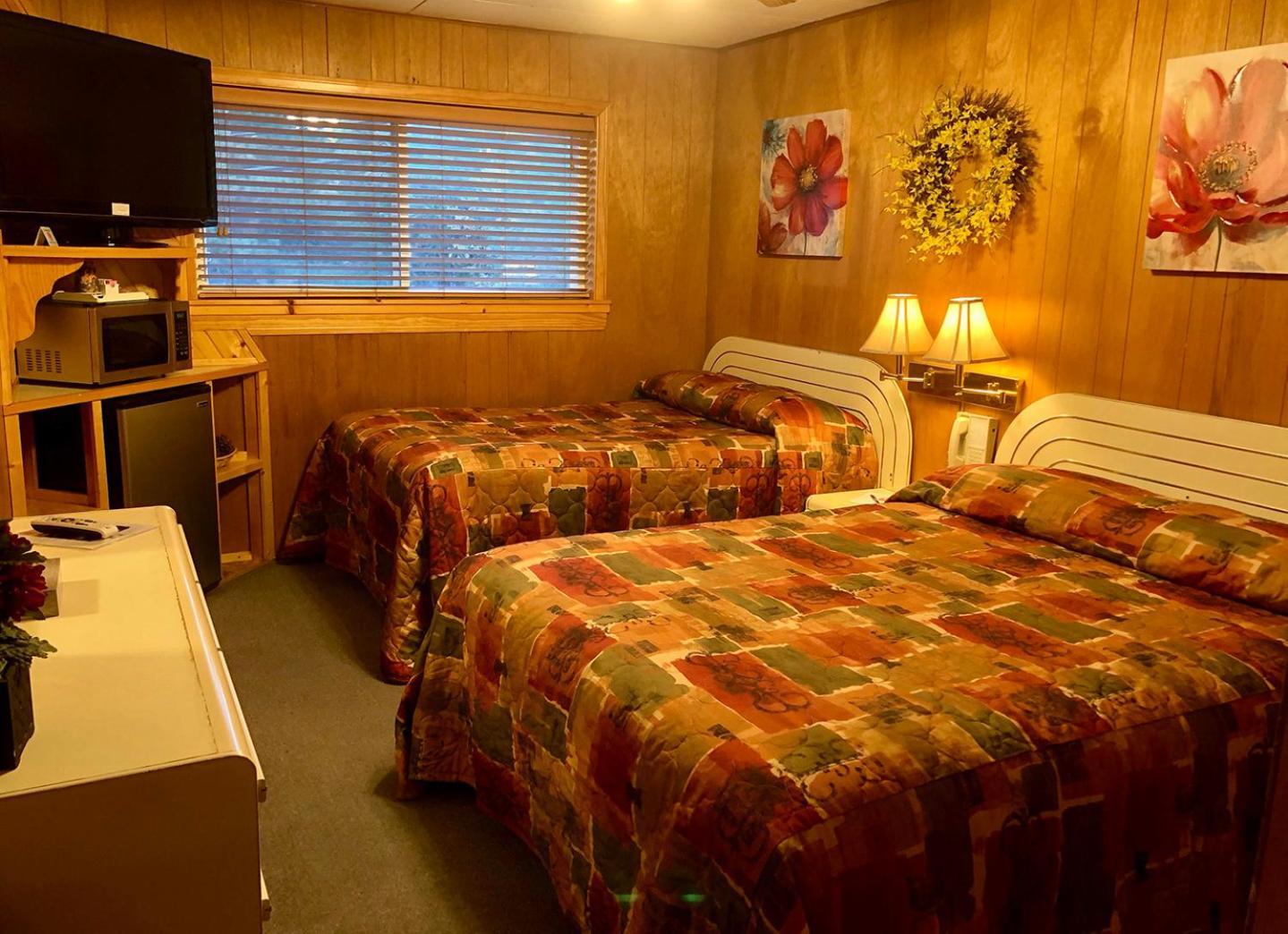 Giant Oaks Lodge photo 42