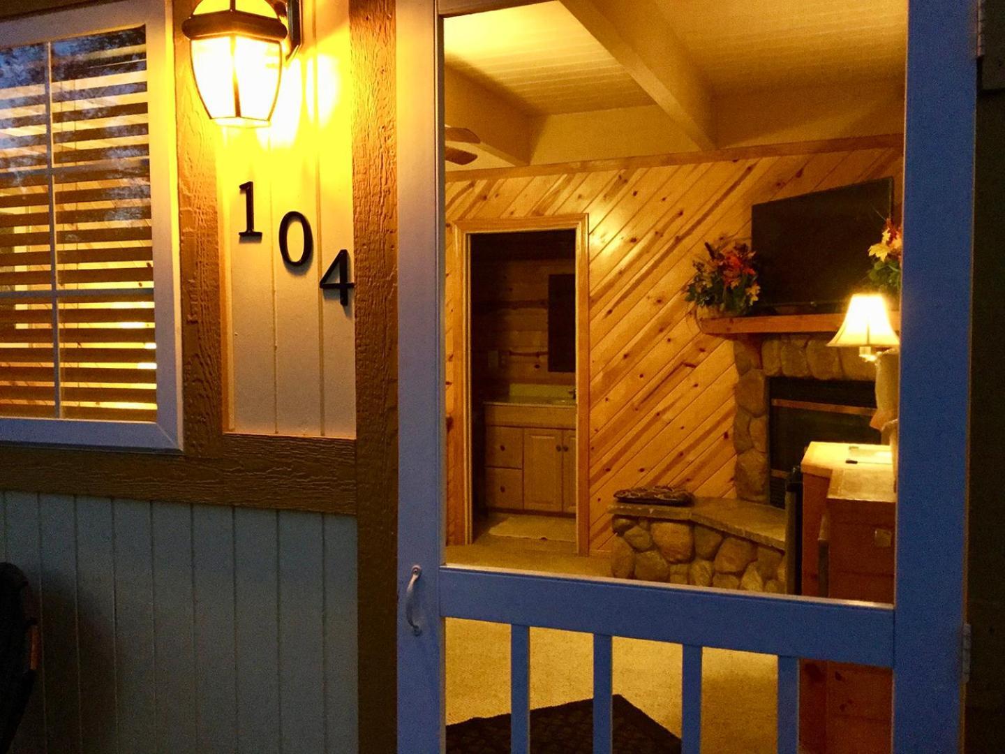 Giant Oaks Lodge photo 32