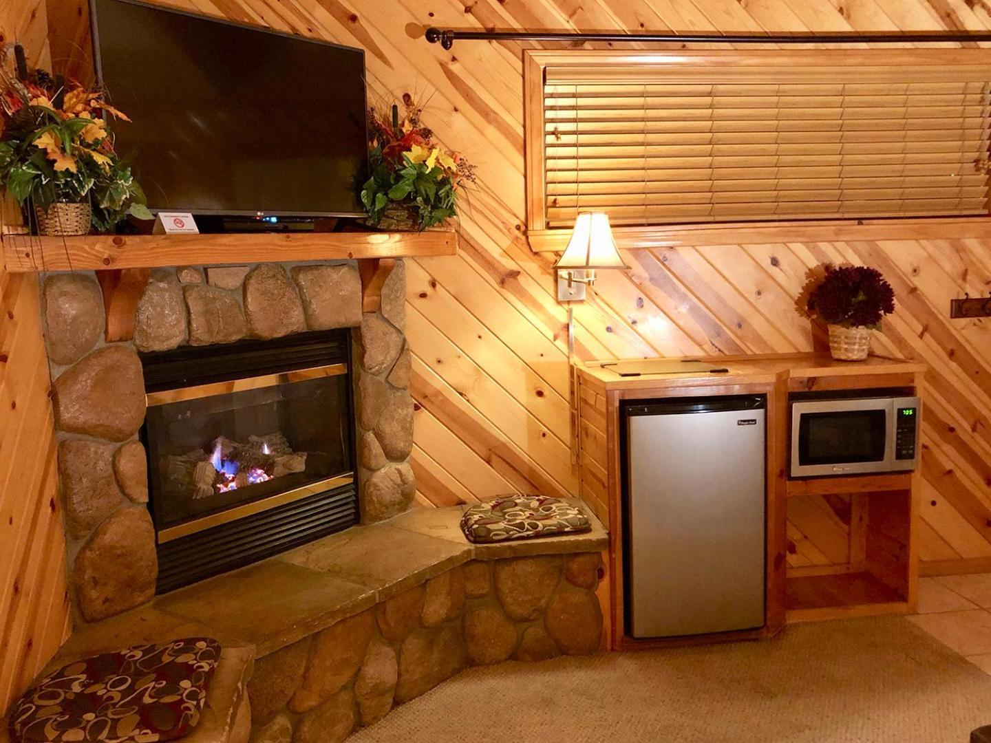 Giant Oaks Lodge photo 33