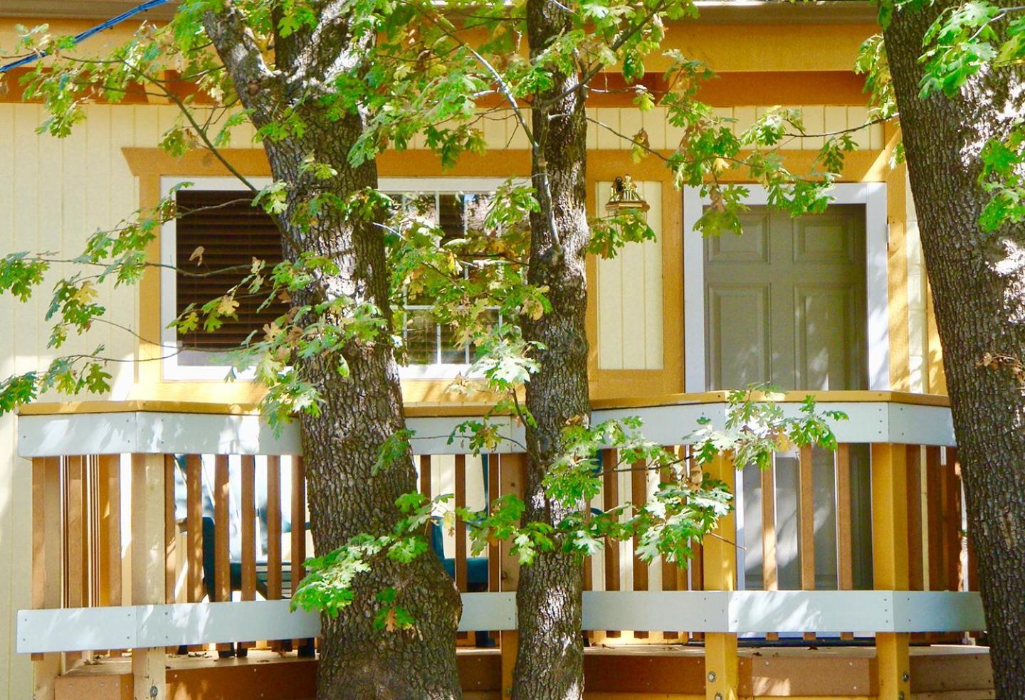 Giant Oaks Lodge photo 37