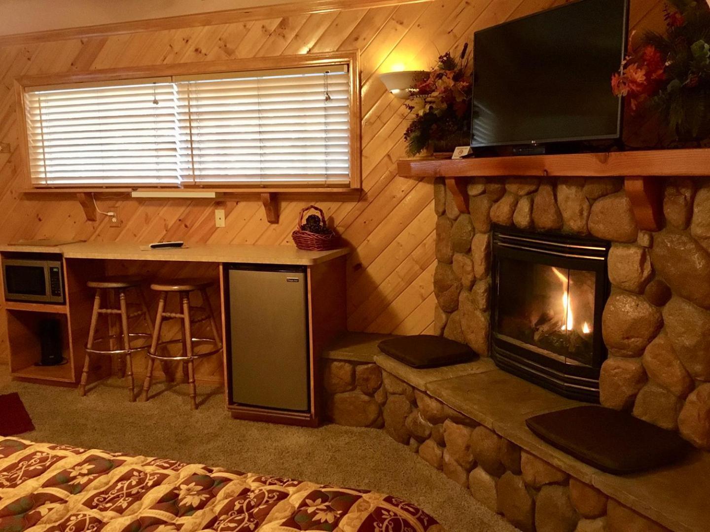Giant Oaks Lodge photo 79