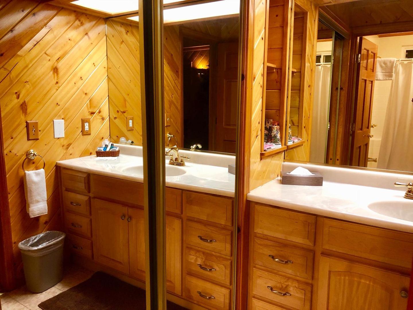 Giant Oaks Lodge photo 30