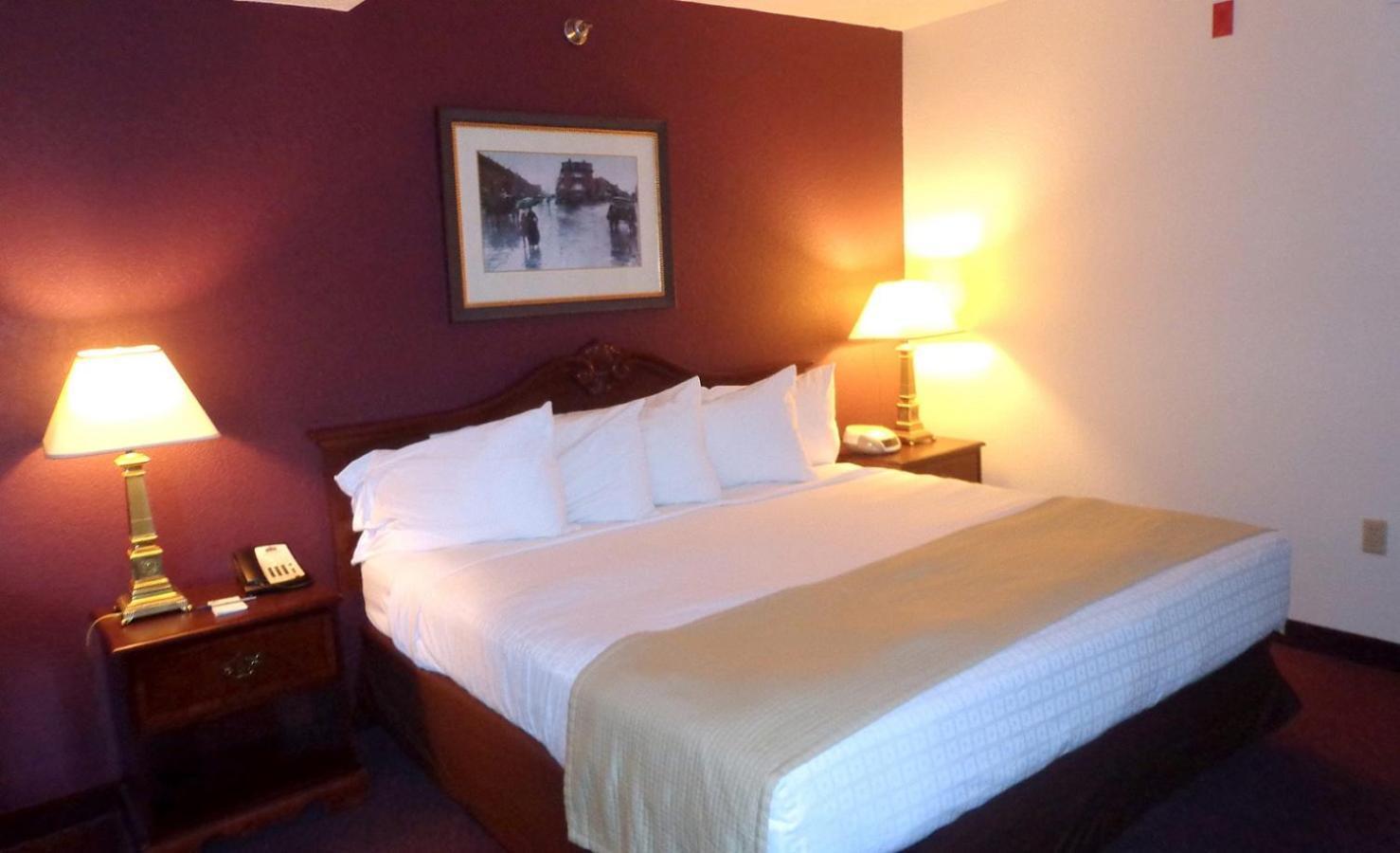 AmericInn by Wyndham Marshall photo 5