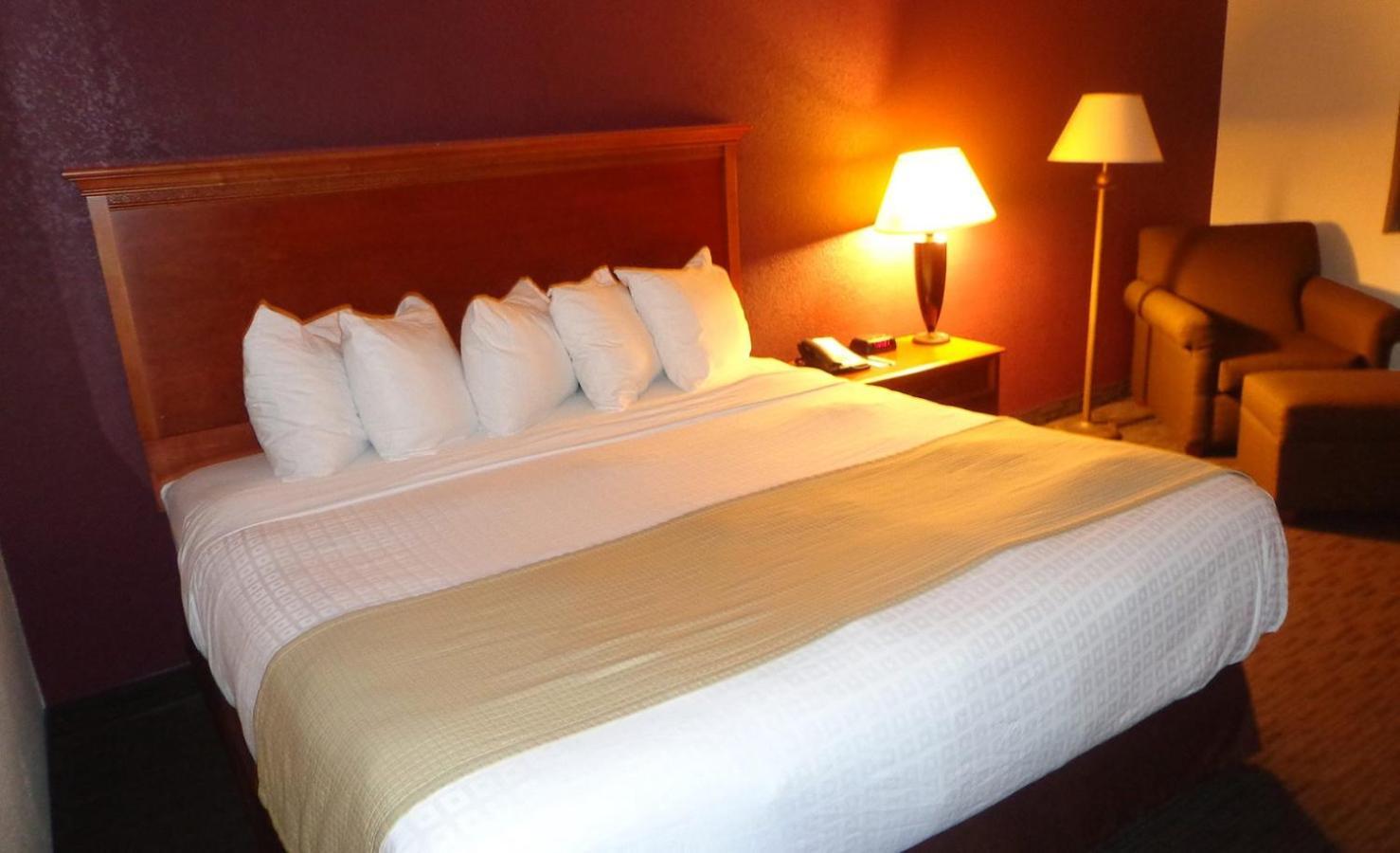 AmericInn by Wyndham Marshall photo 6