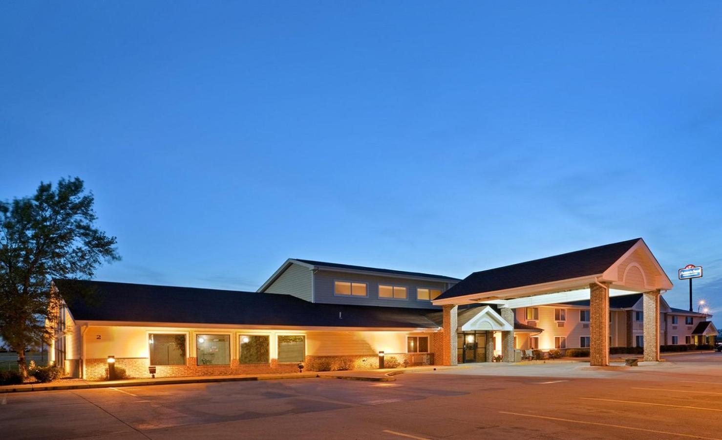 AmericInn by Wyndham Marshall photo 1