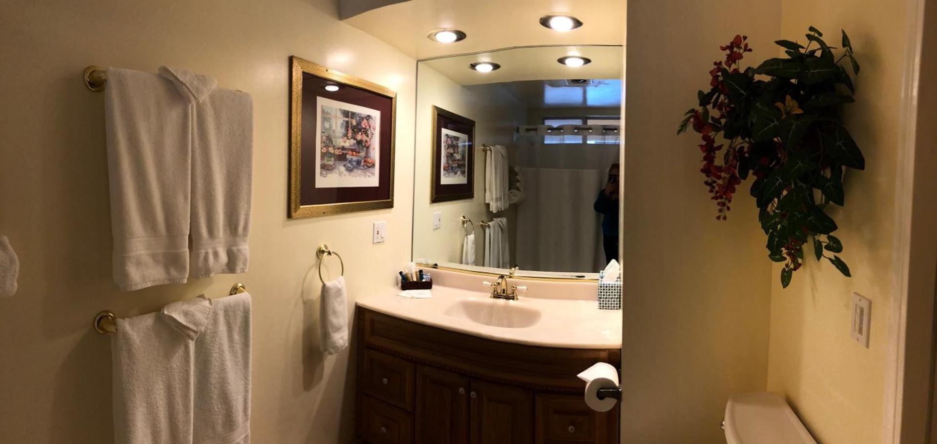 Giant Oaks Lodge photo 73