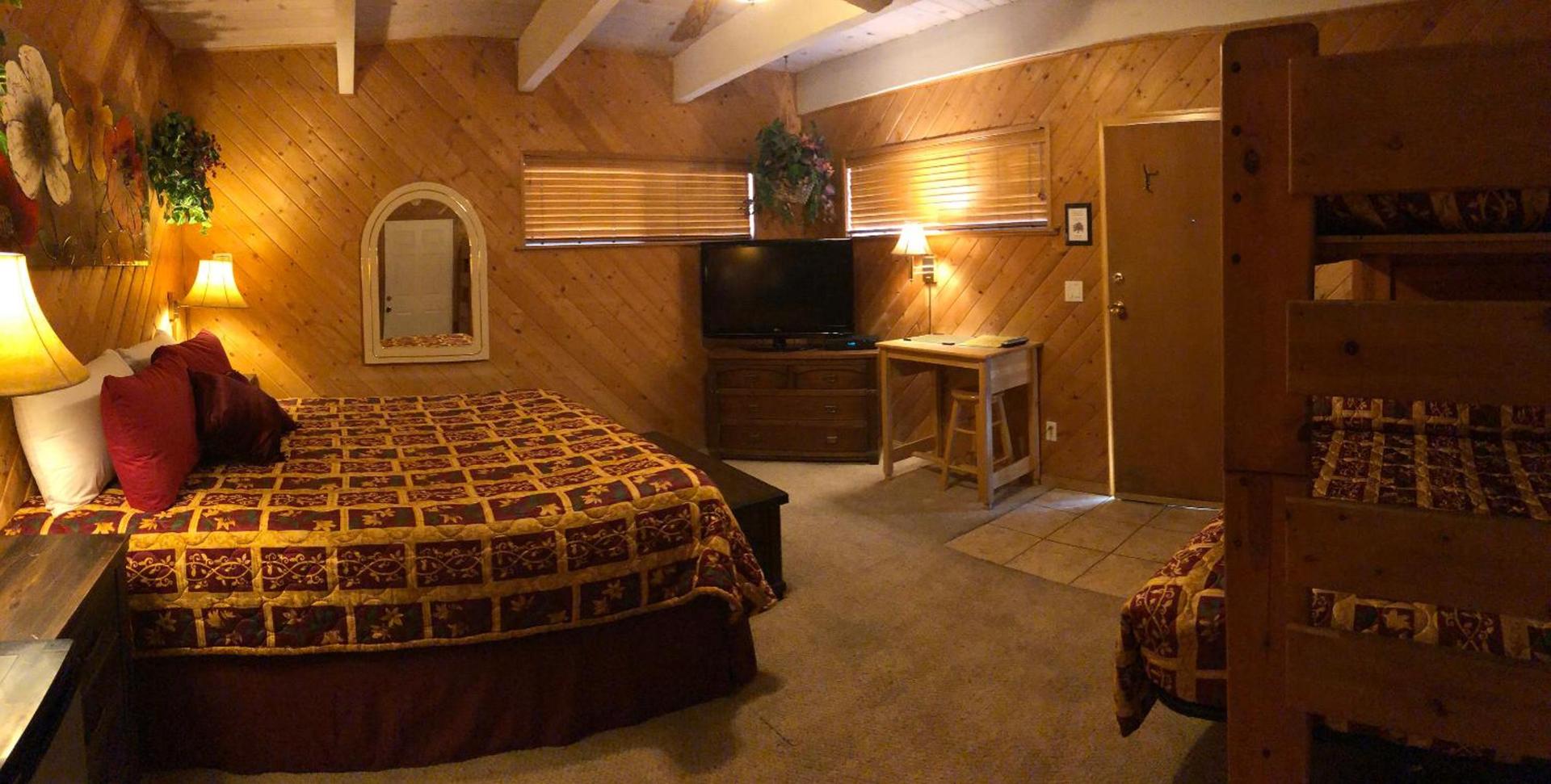 Giant Oaks Lodge photo 74