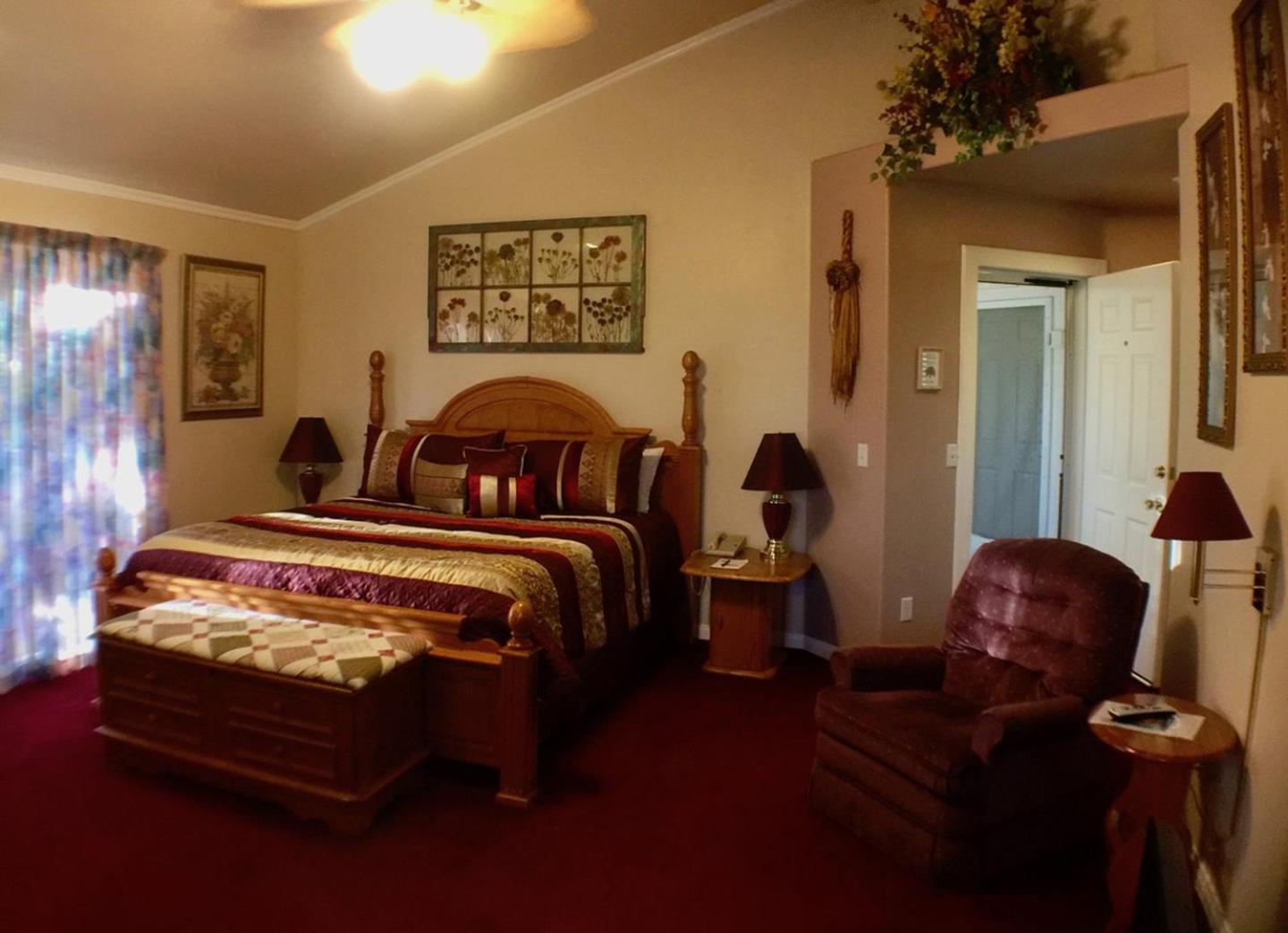 Giant Oaks Lodge photo 65