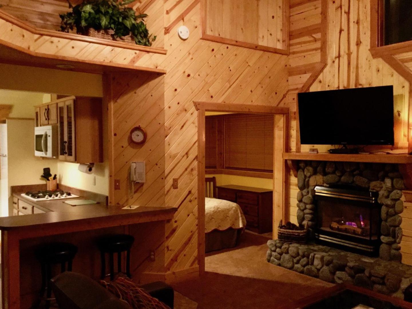 Giant Oaks Lodge photo 17