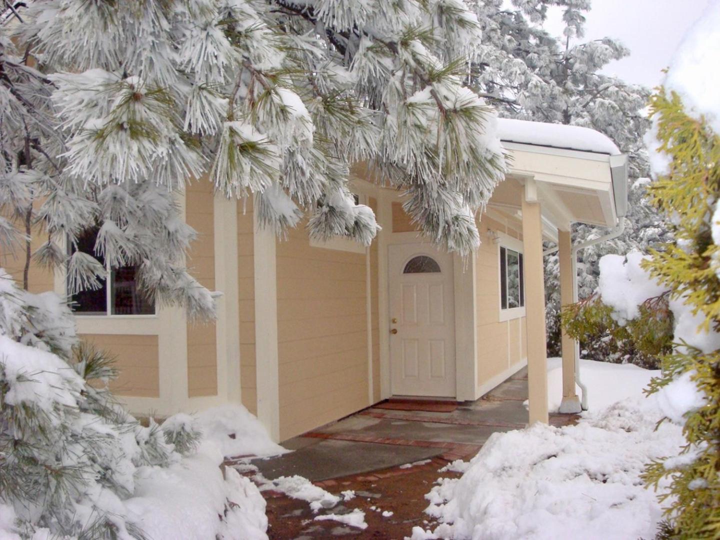 Giant Oaks Lodge photo 57