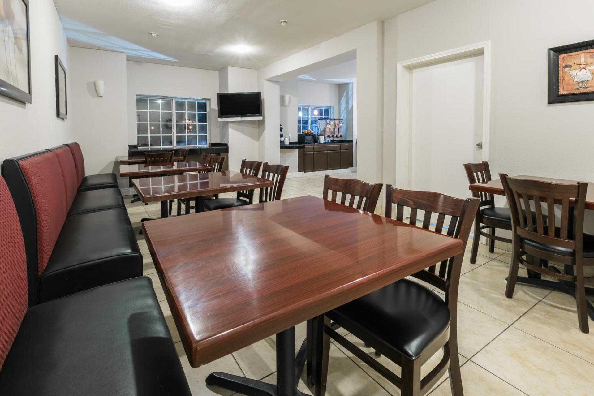 Microtel Inn and Suites Lafayette photo 36