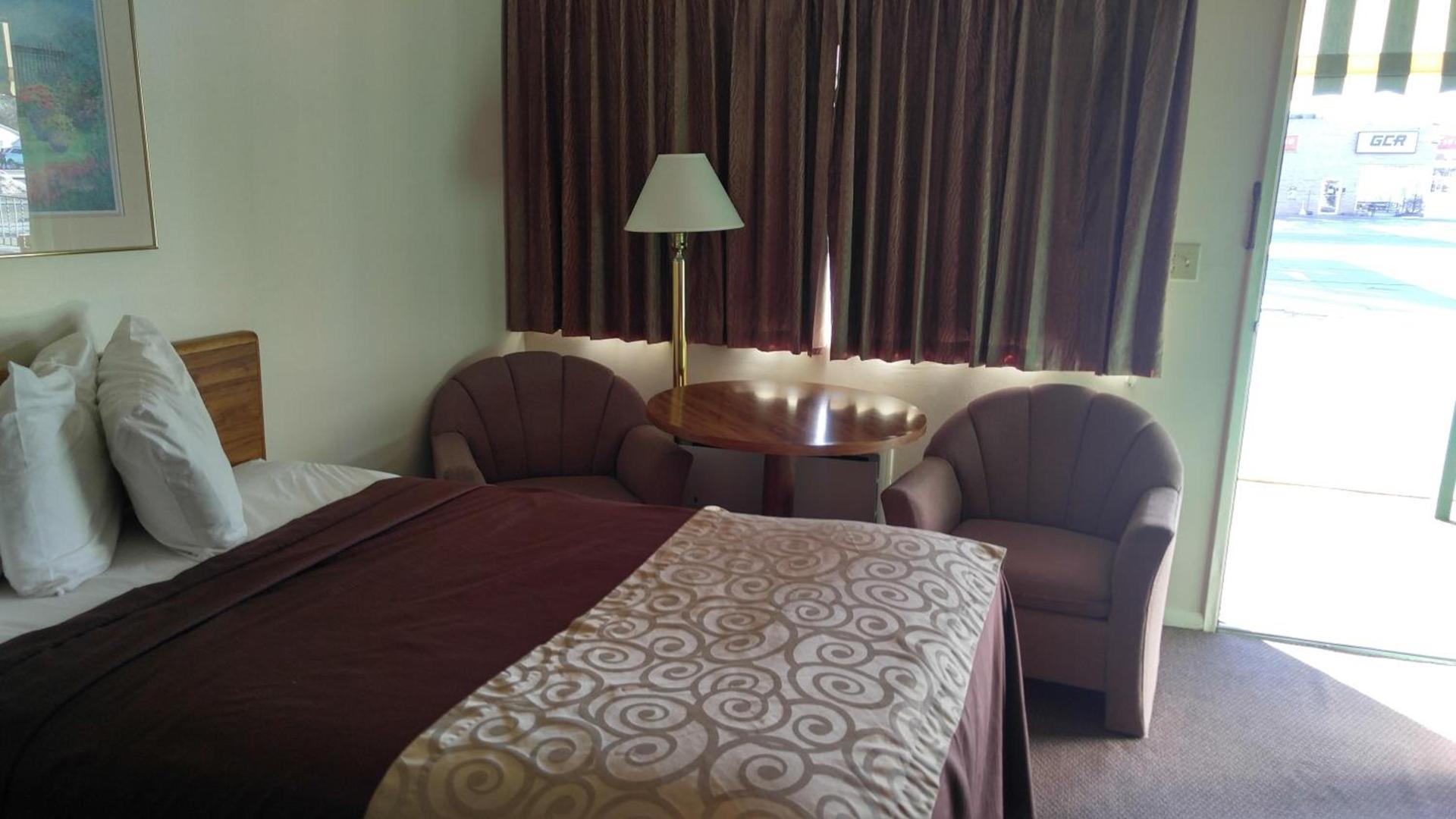 Americas Best Value Inn North Platte photo 9