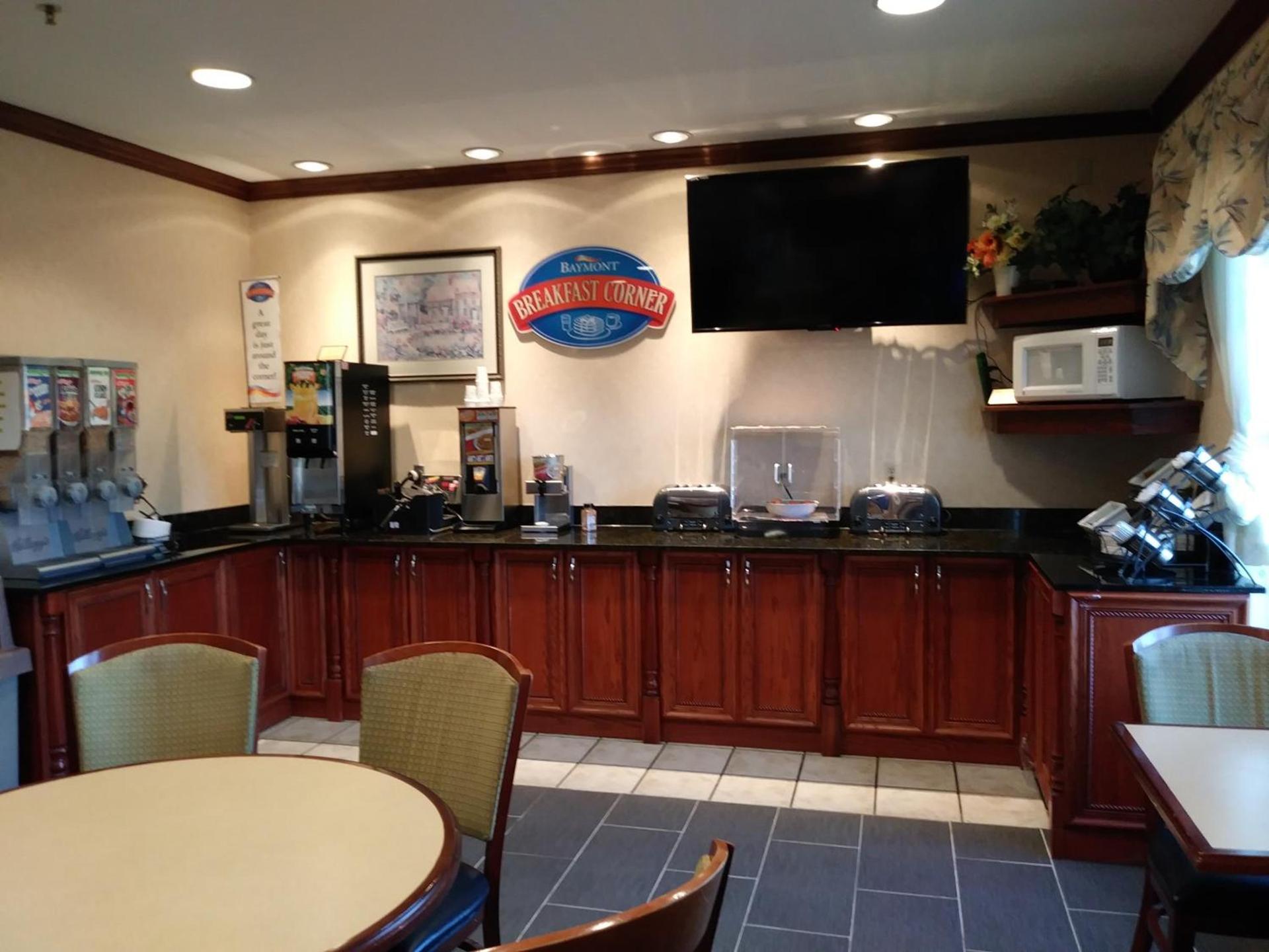Baymont by Wyndham Waterford/Burlington WI photo 11