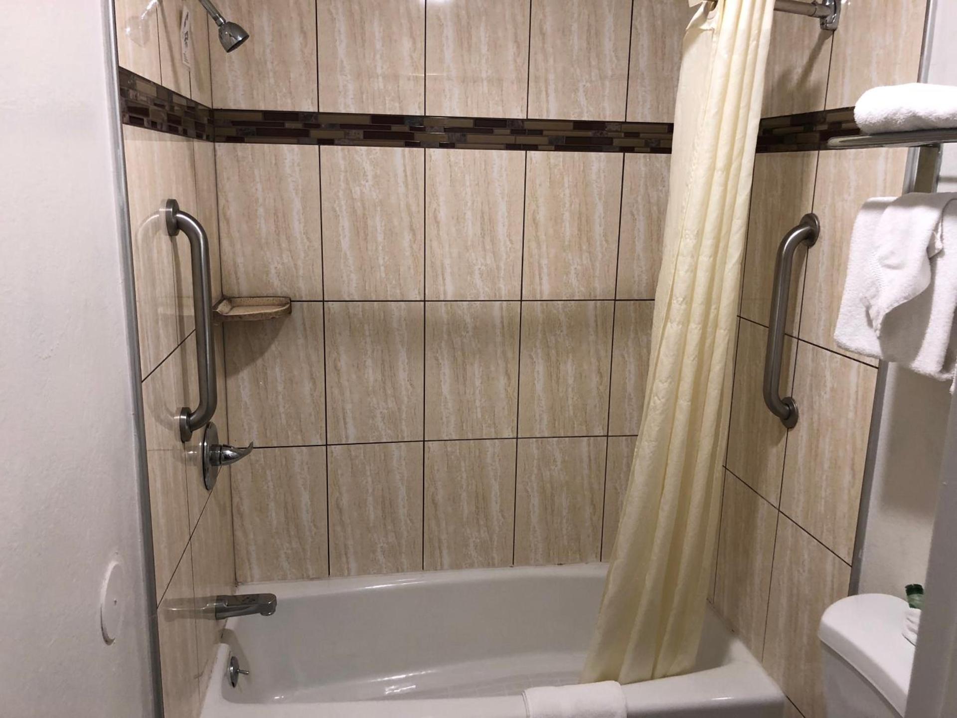 Gilroy Inn photo 2