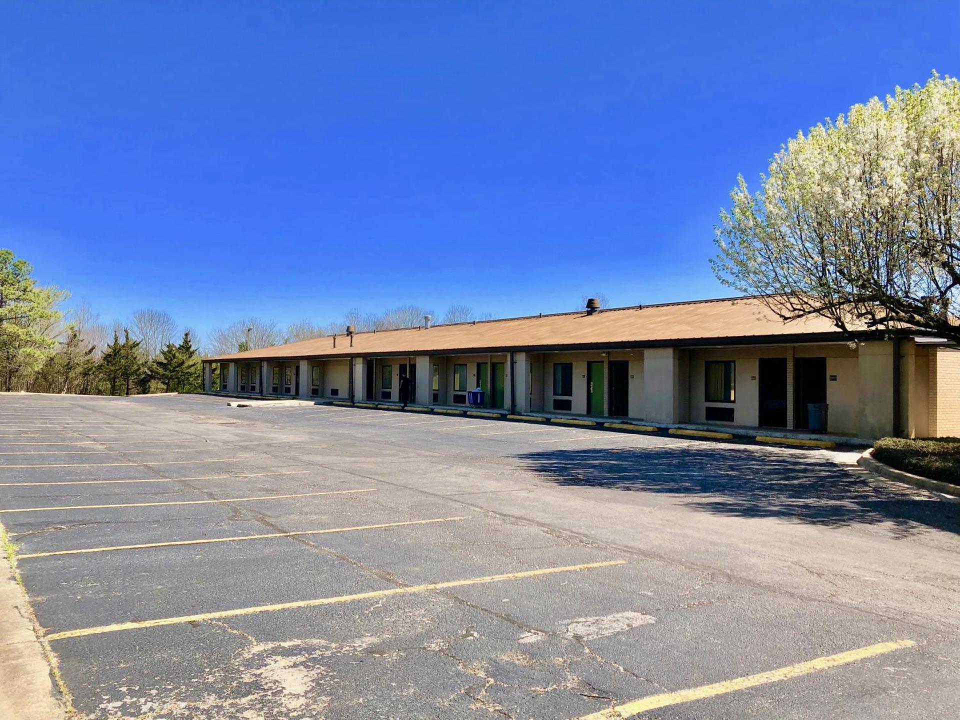Super 8 by Wyndham Tupelo Airport photo 15