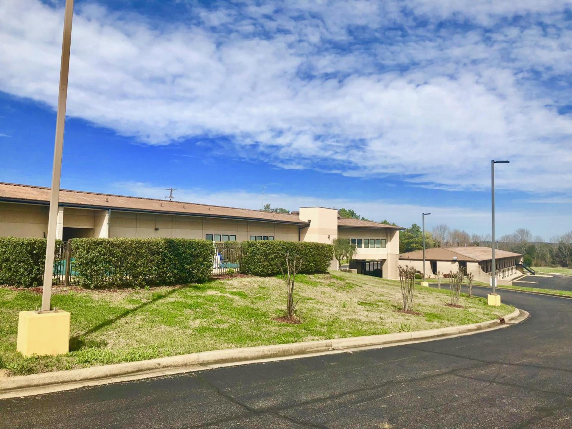 Super 8 by Wyndham Tupelo Airport photo 14
