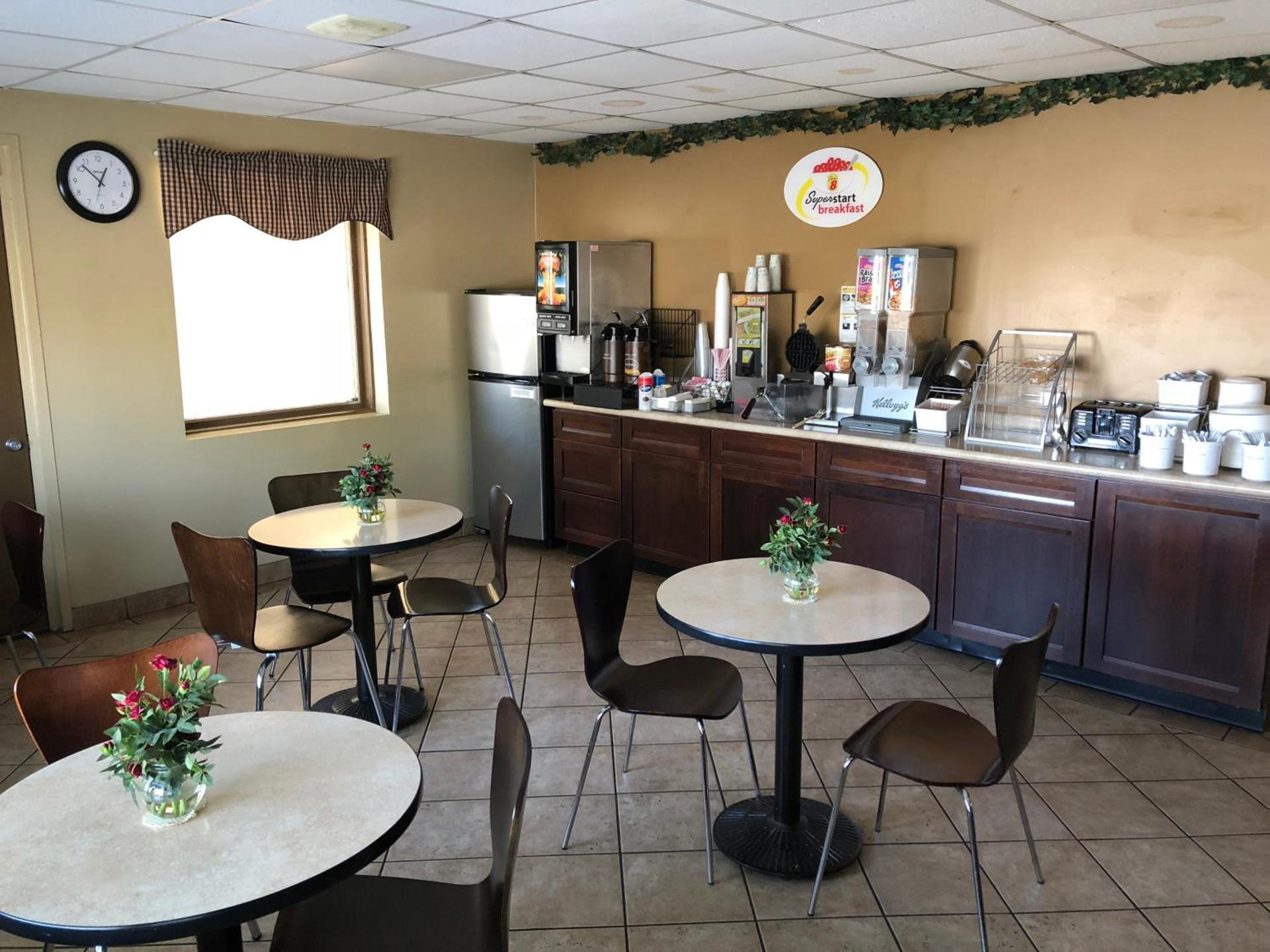 Super 8 by Wyndham Tupelo Airport photo 27