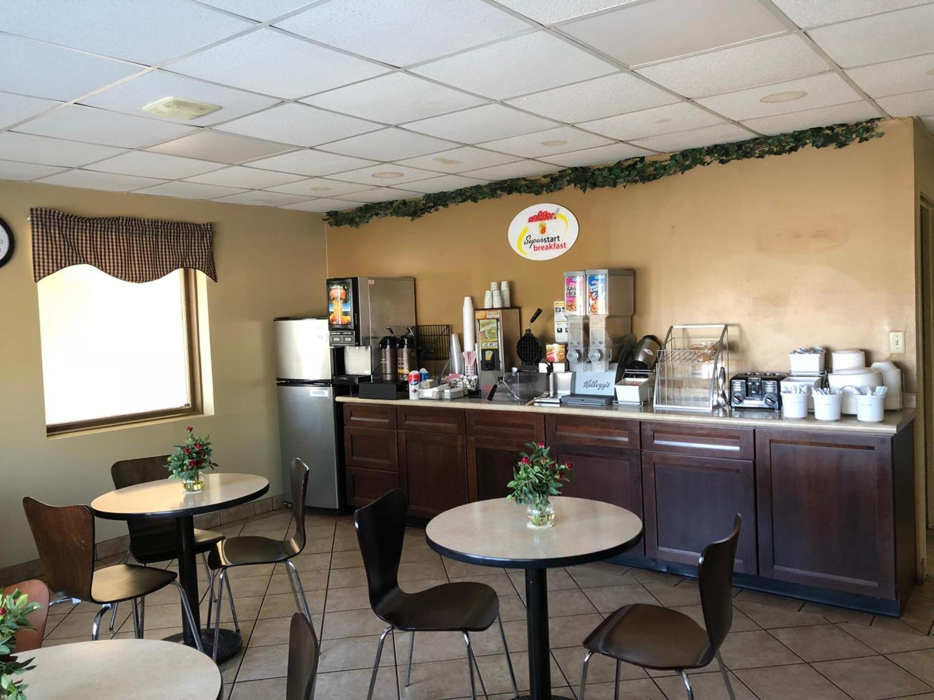 Super 8 by Wyndham Tupelo Airport photo 28