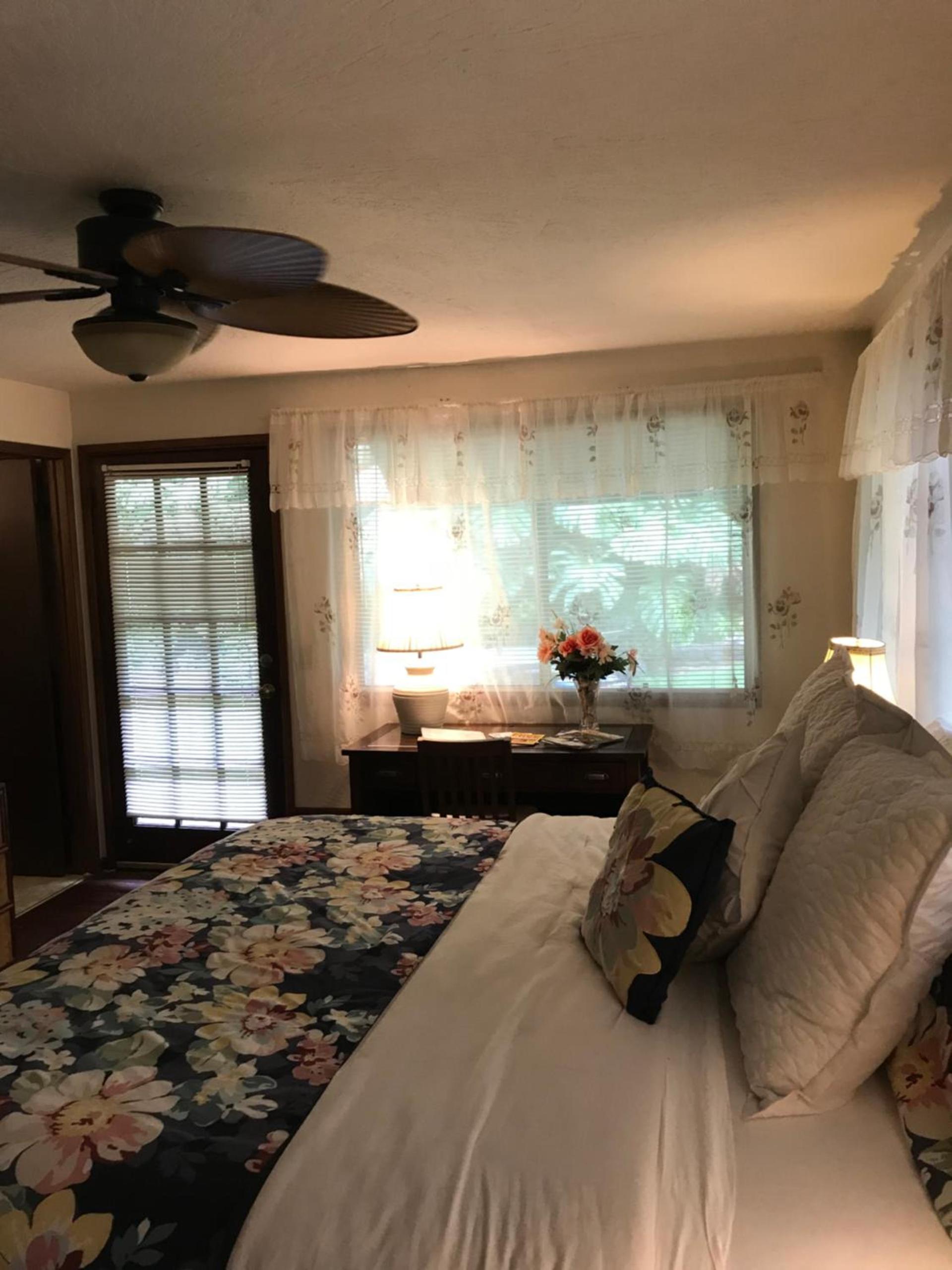 Hale Maluhia Country Inn photo 22