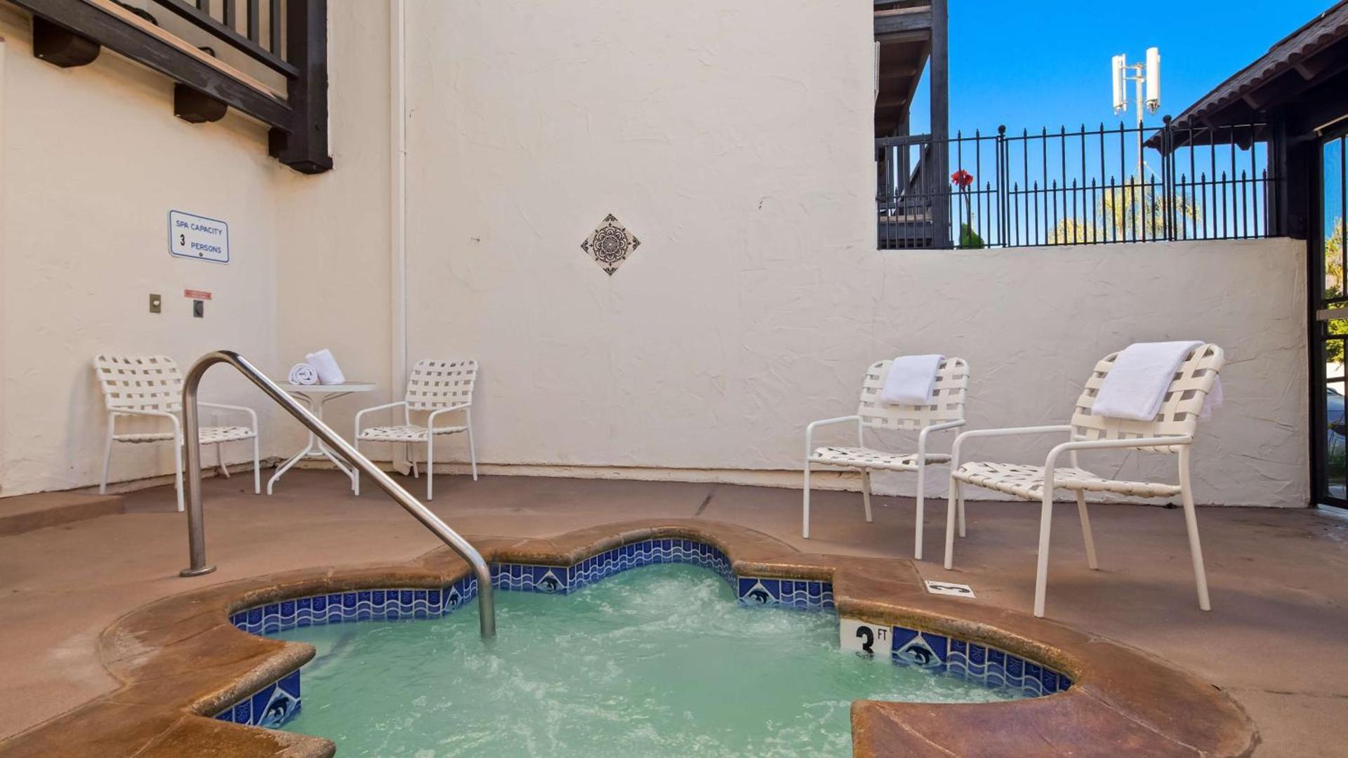 Best Western Plus Carpinteria Inn photo 33