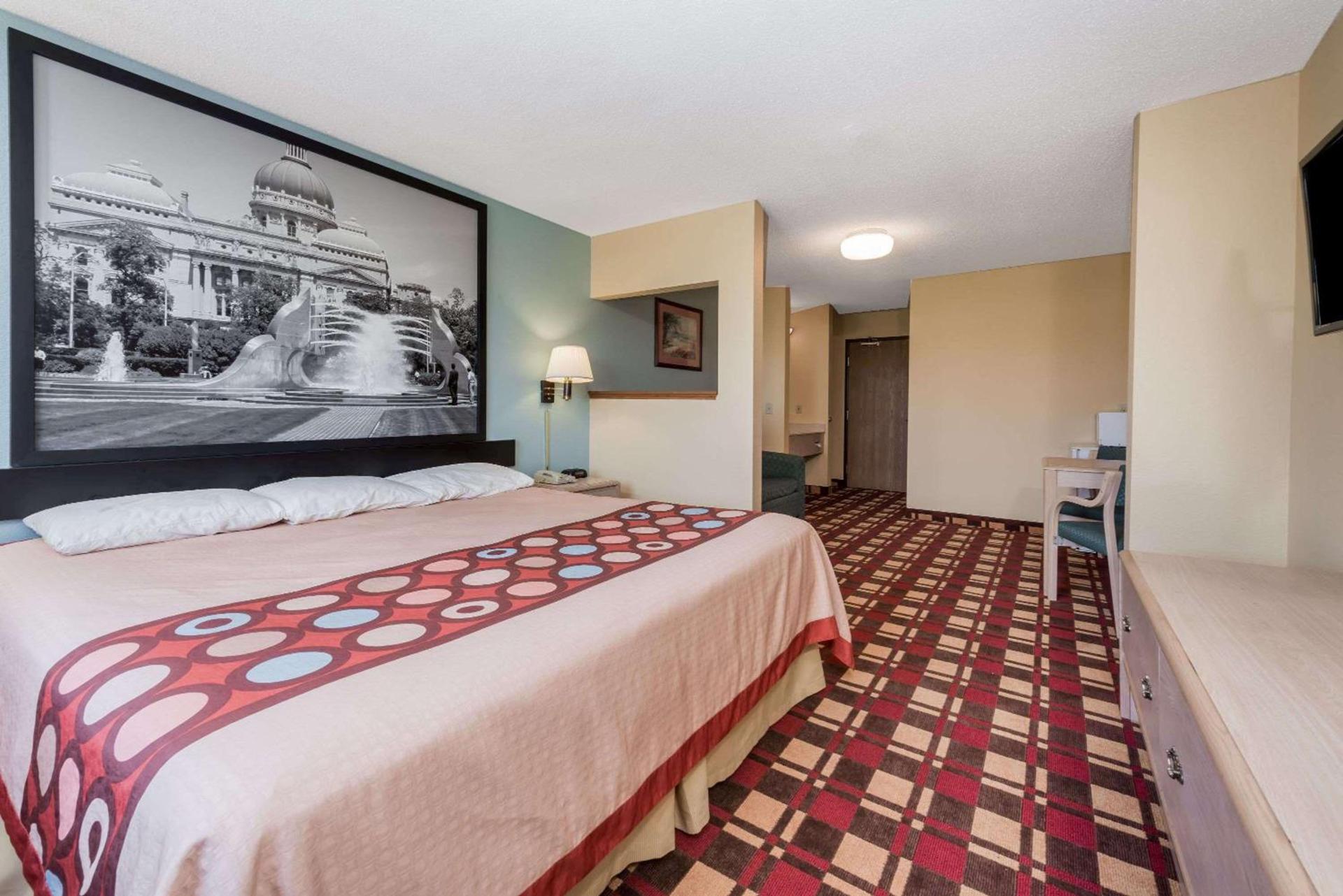 Super 8 by Wyndham Martinsville photo 11
