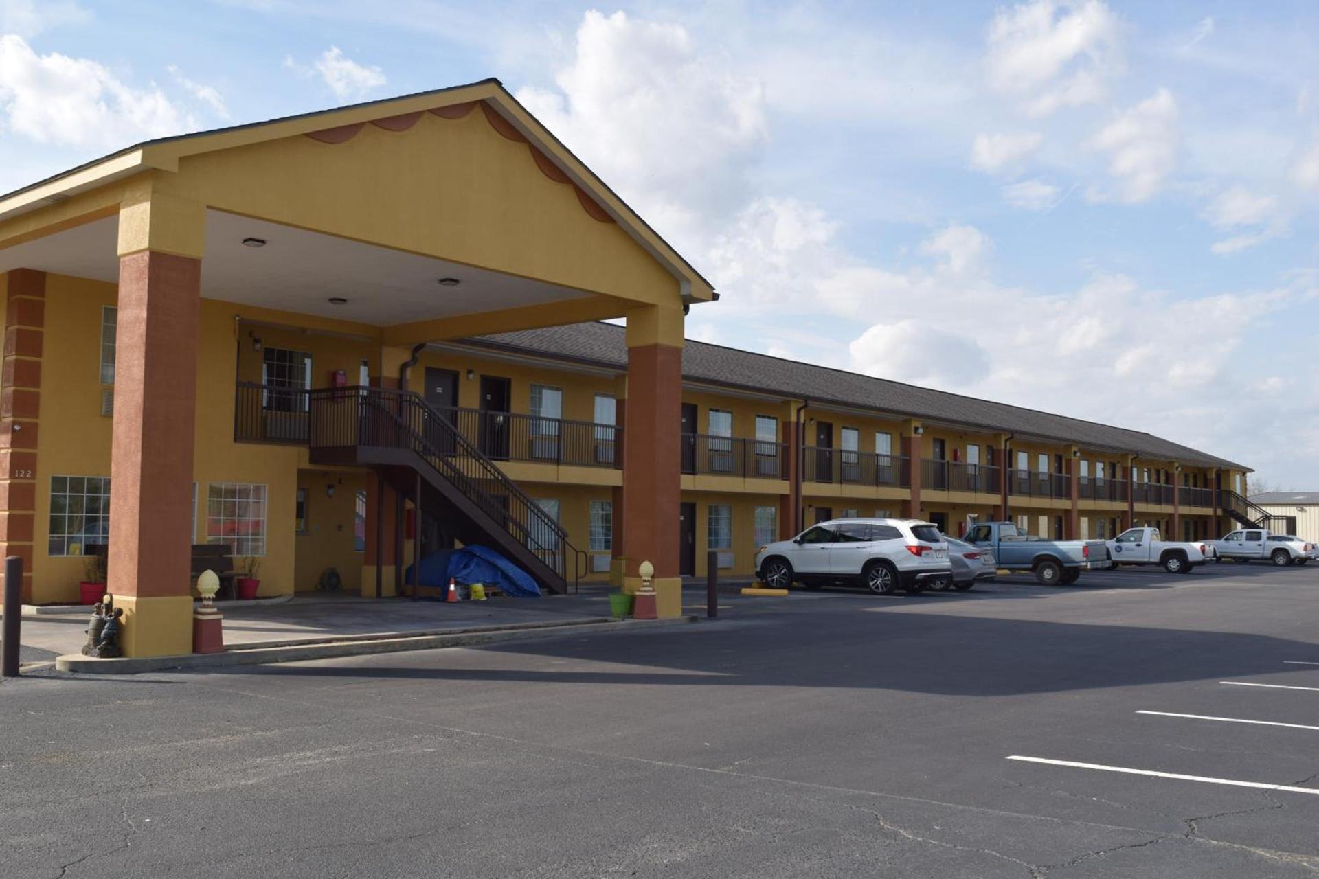 Executive Inn photo 1