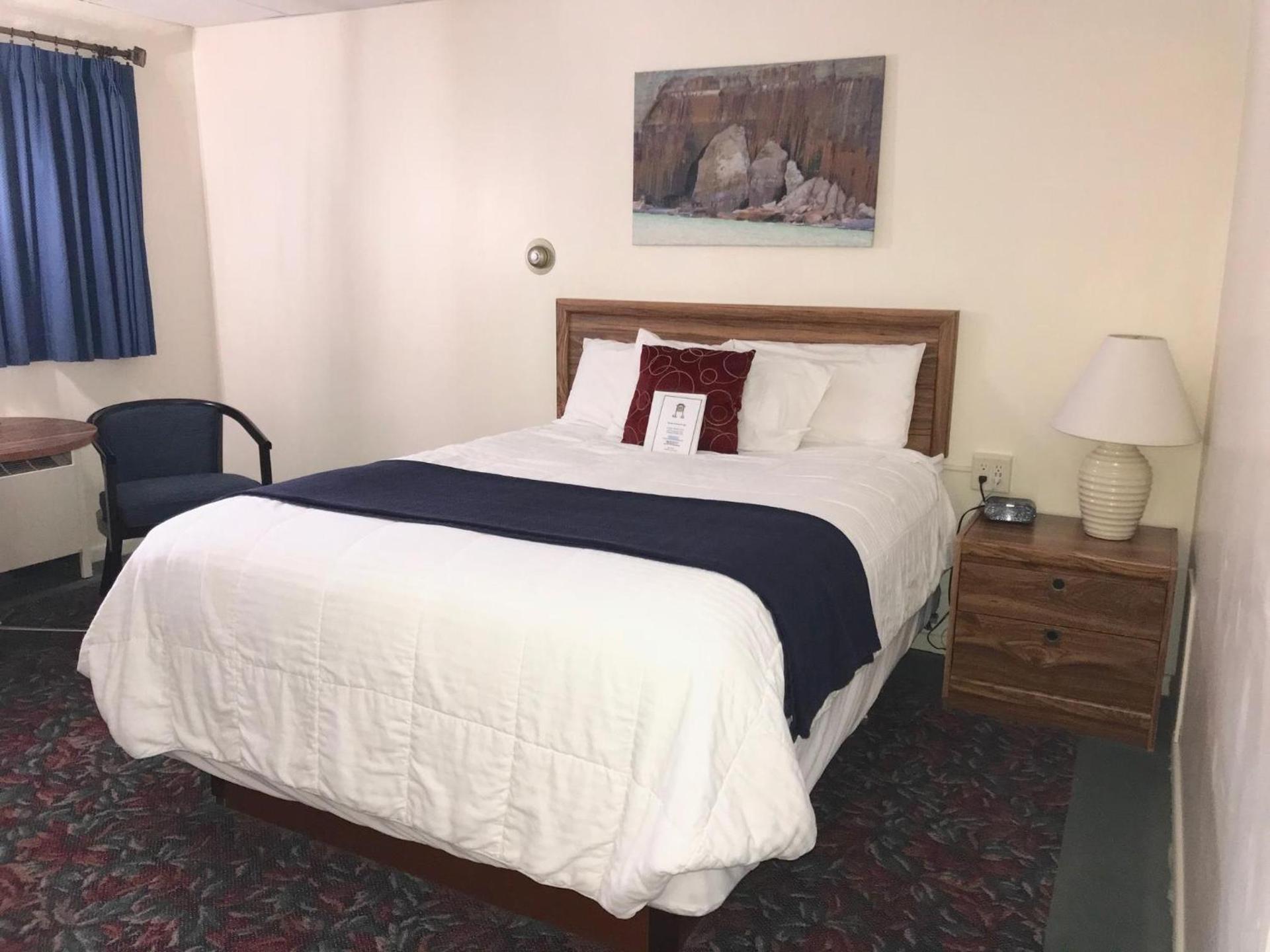 Cedar Motor Inn photo 54