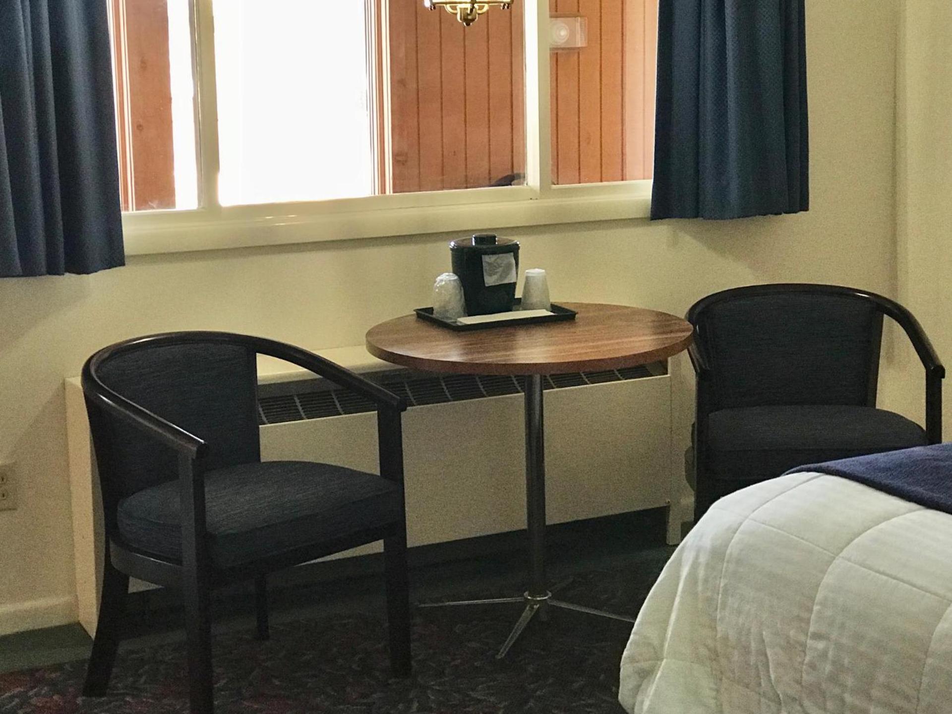 Cedar Motor Inn photo 34