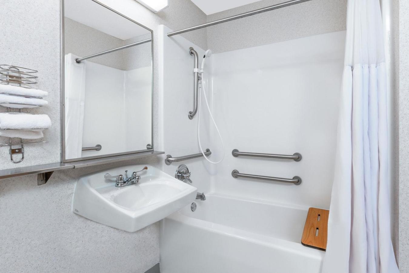 Baymont by Wyndham Howell/Brighton photo 8