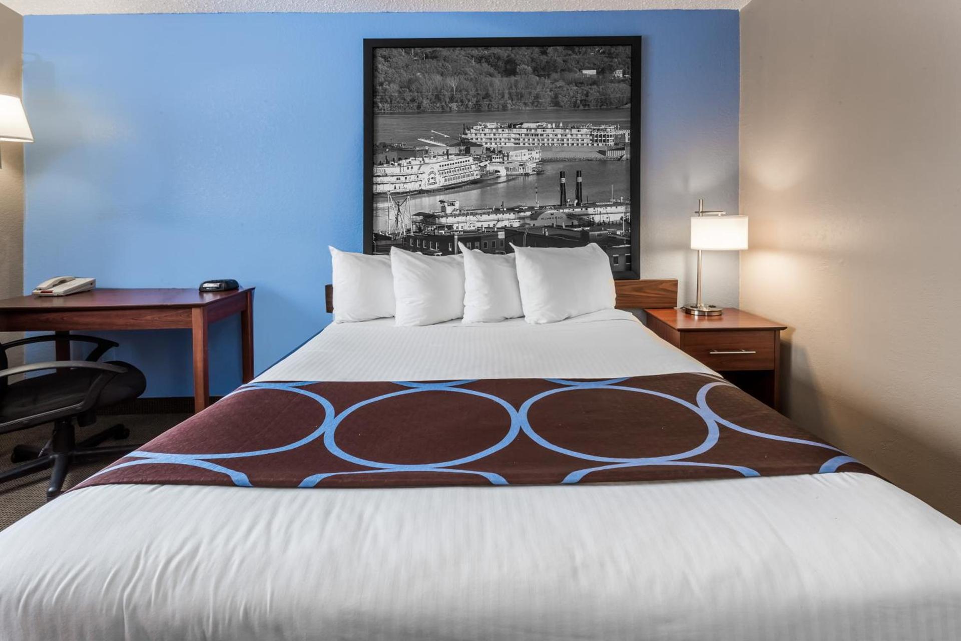 Super 8 by Wyndham Dubuque photo 18