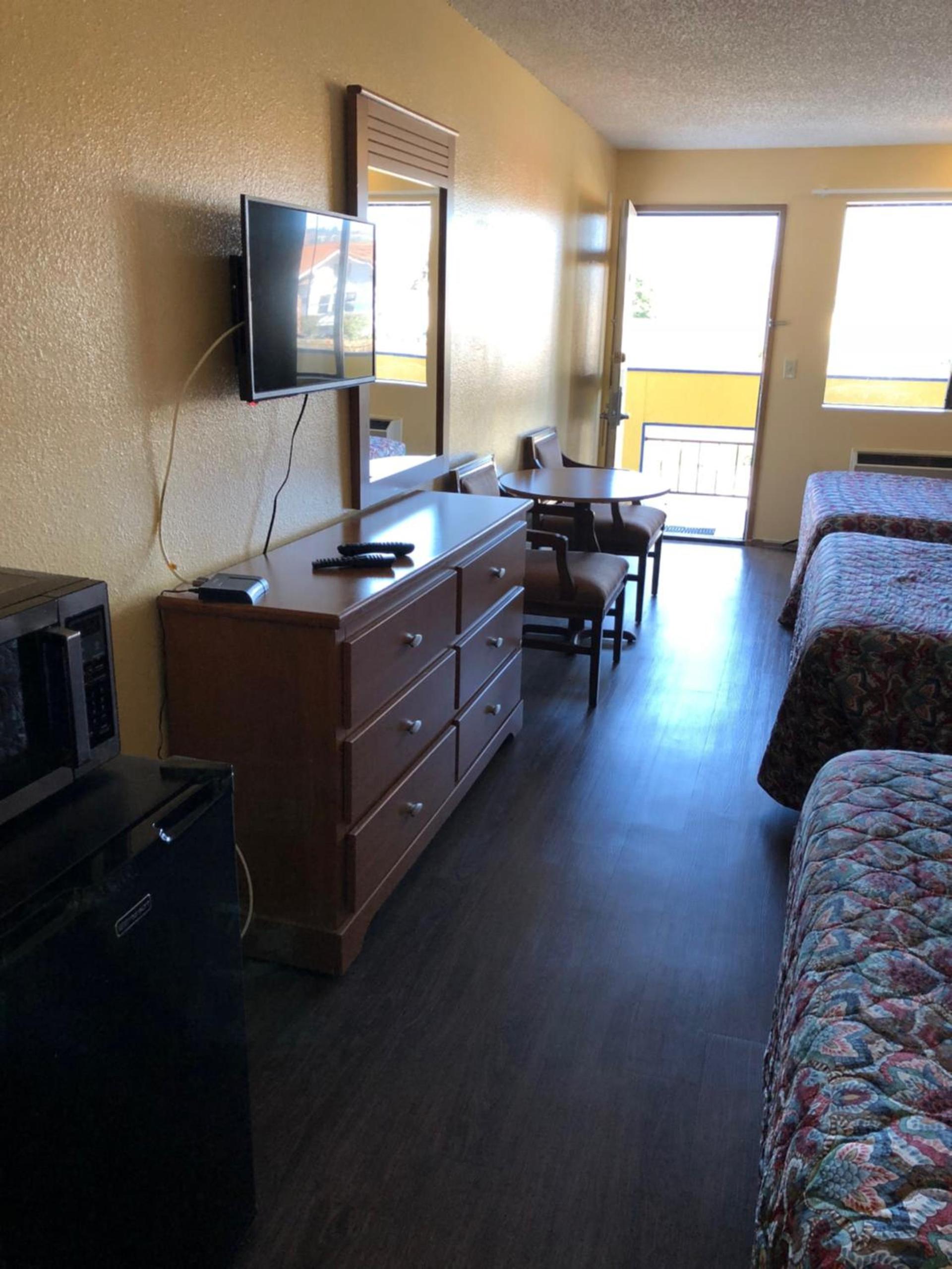 Sumner Motor Inn photo 11