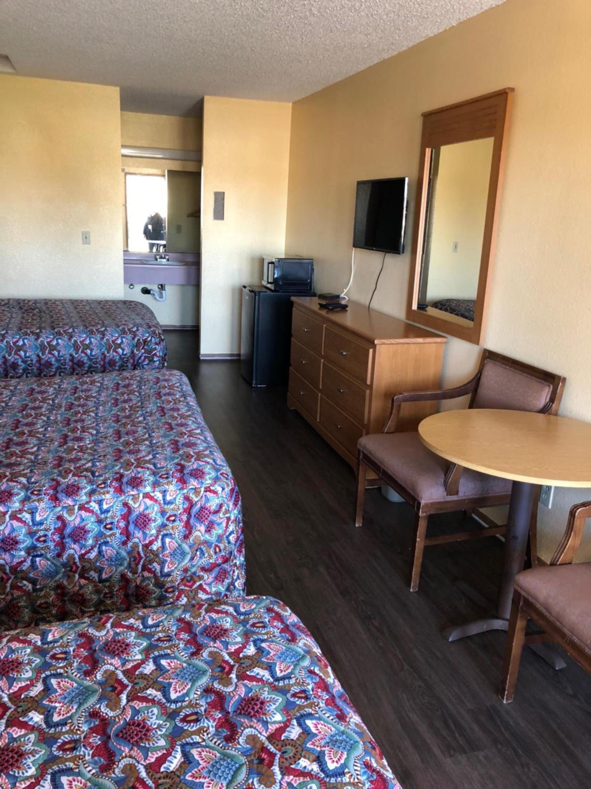 Sumner Motor Inn photo 8