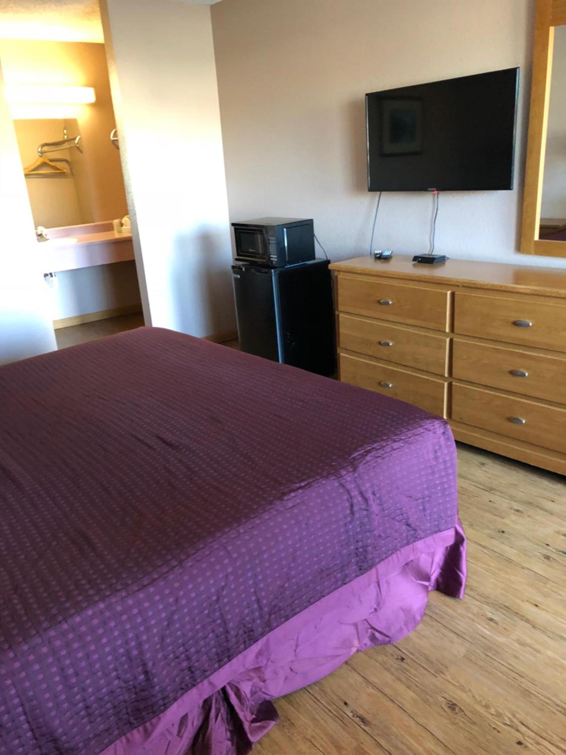 Sumner Motor Inn photo 19