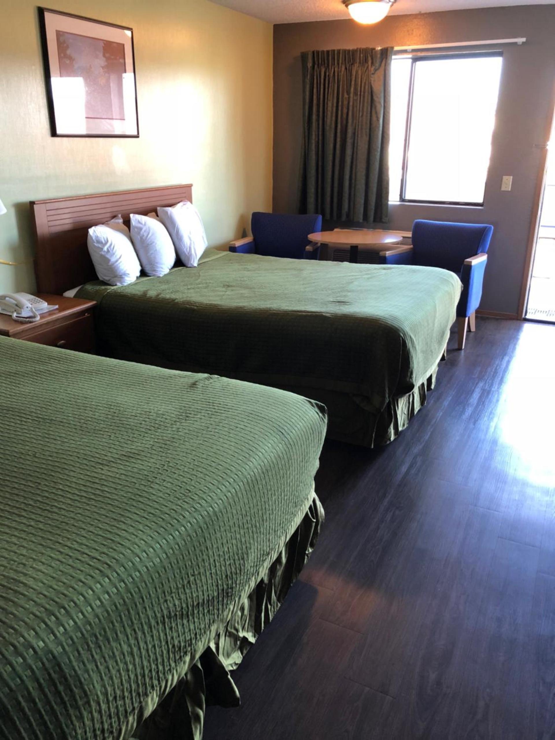 Sumner Motor Inn photo 4