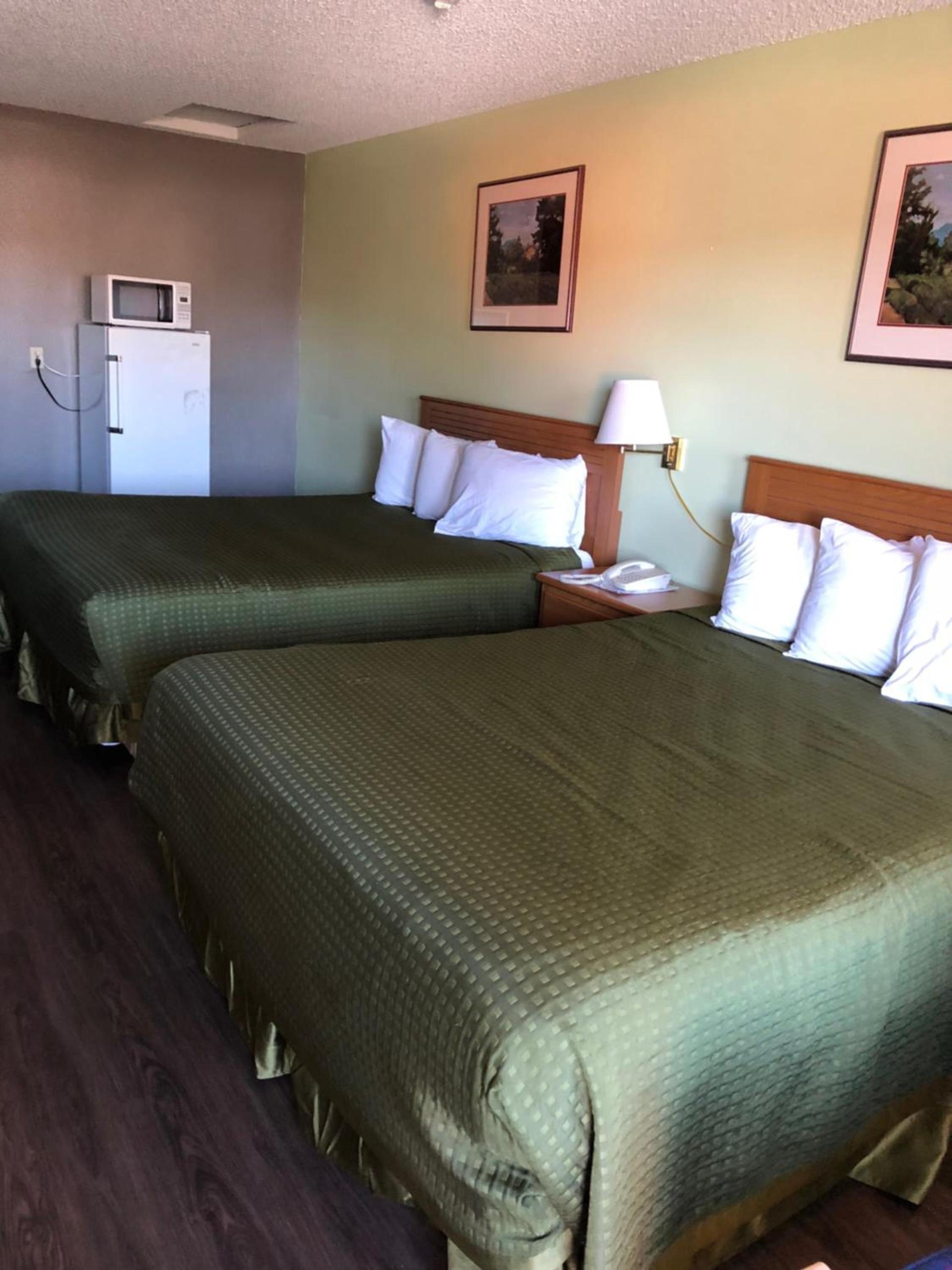 Sumner Motor Inn photo 17